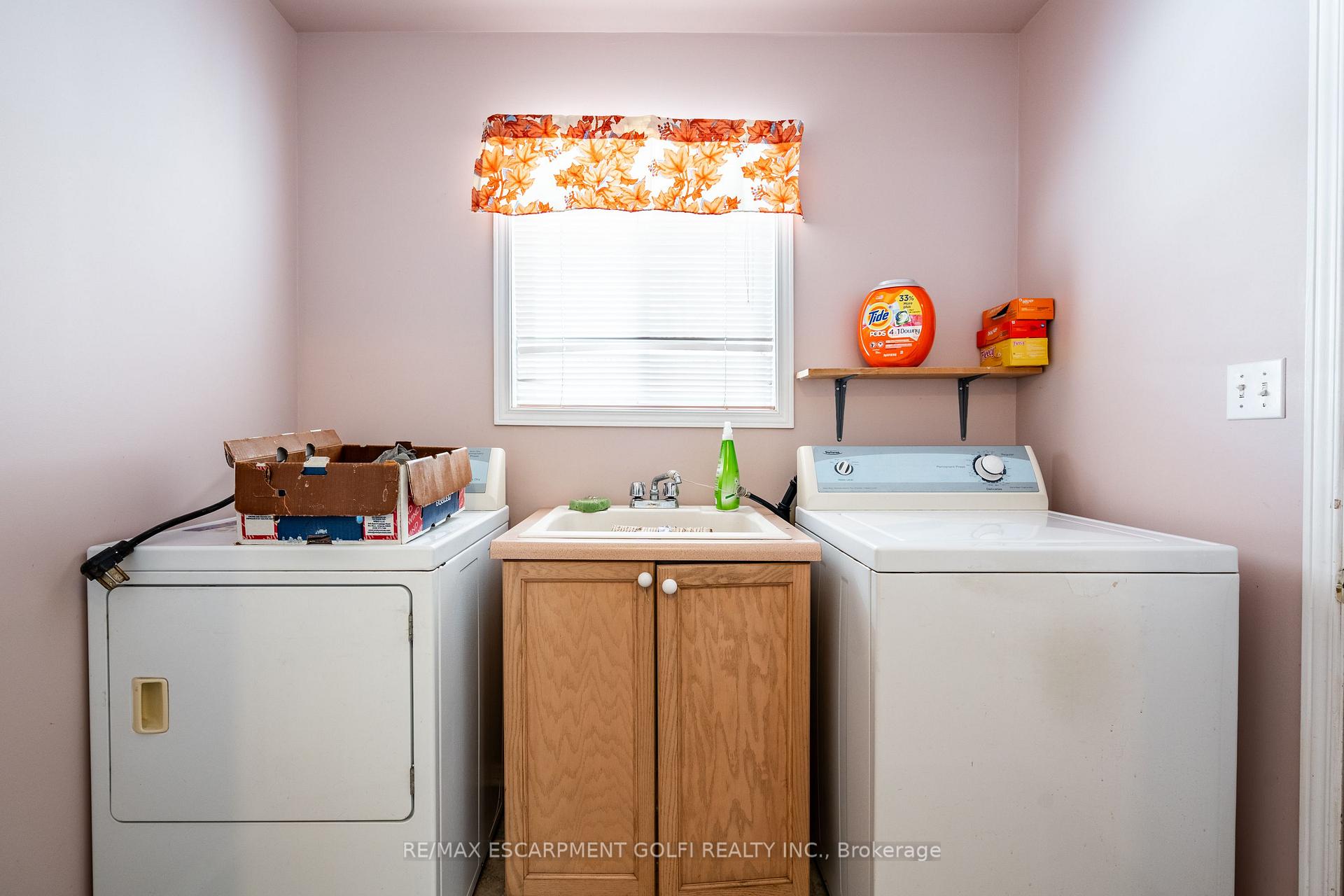 Photo 9 of 142 Vansickle Street, St. Catharines, Rykert/Vansickle — HOMEH
