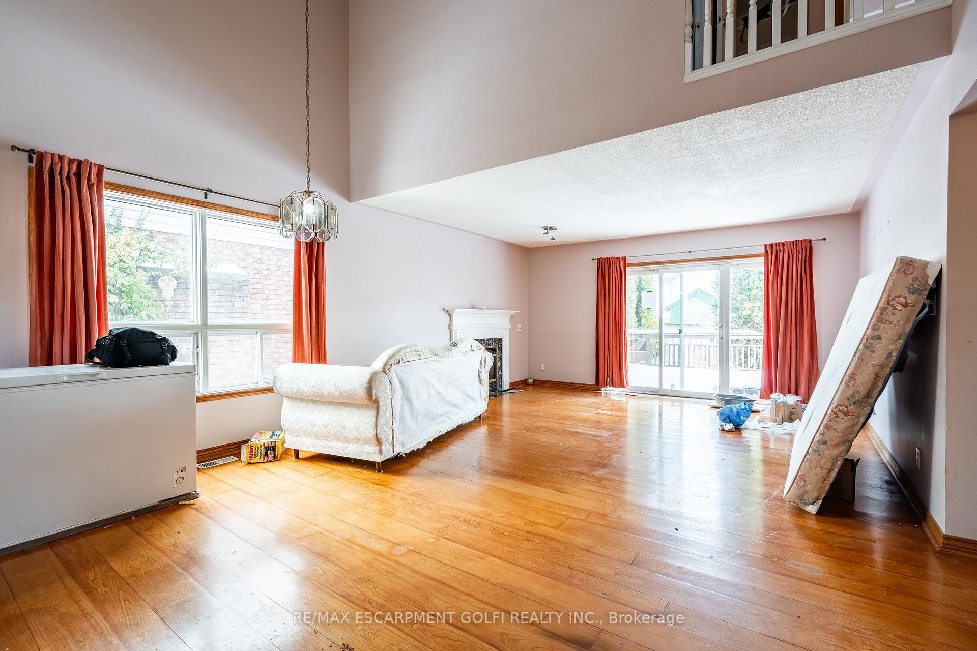 Photo 10 of 142 Vansickle Street, St. Catharines, Rykert/Vansickle — HOMEH