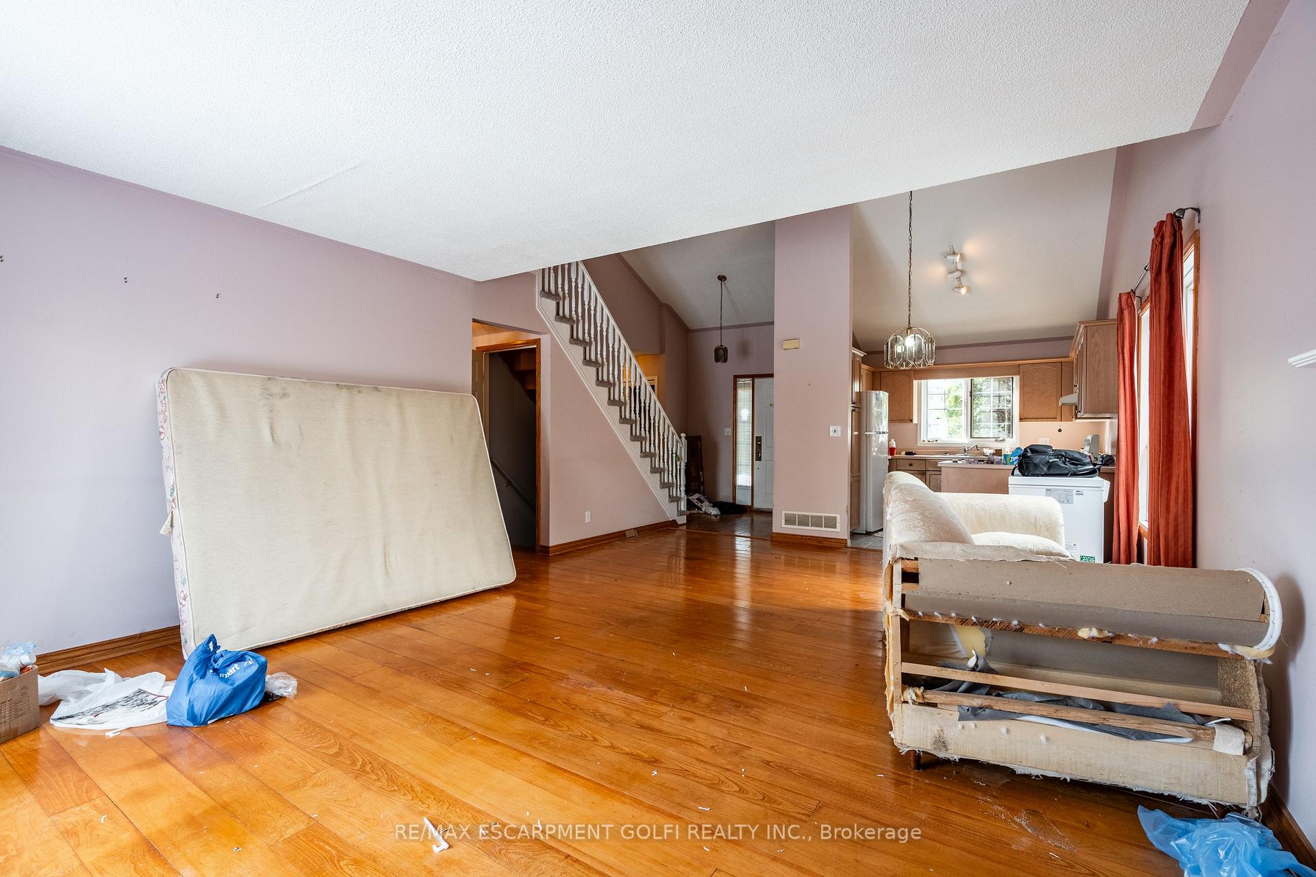 Photo 11 of 142 Vansickle Street, St. Catharines, Rykert/Vansickle — HOMEH