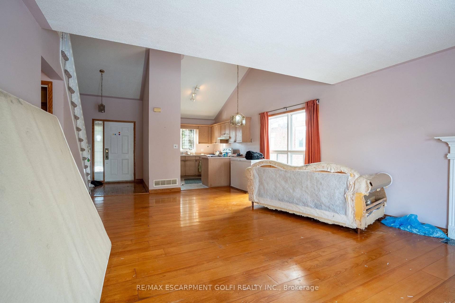 Photo 12 of 142 Vansickle Street, St. Catharines, Rykert/Vansickle — HOMEH