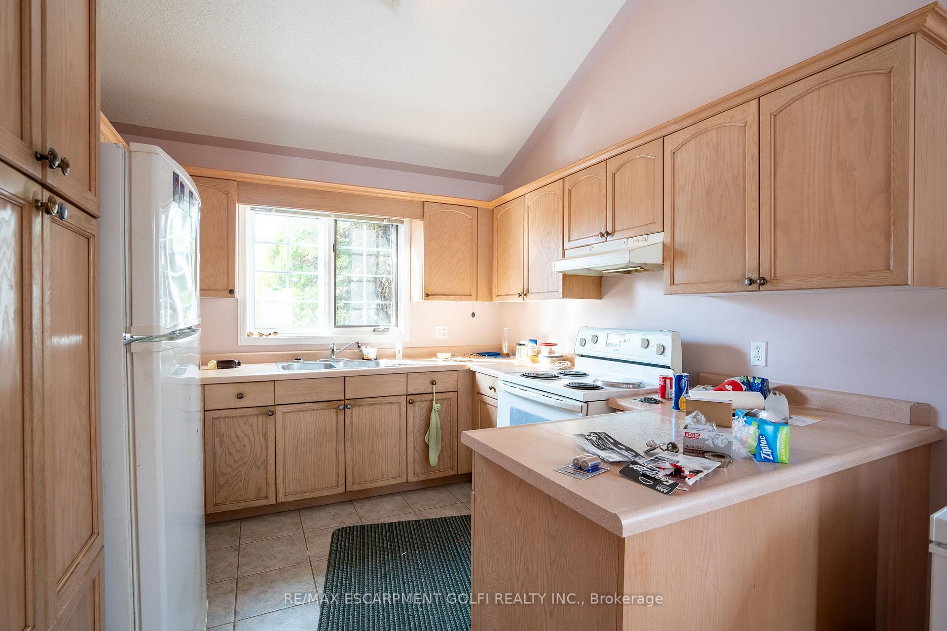 Photo 13 of 142 Vansickle Street, St. Catharines, Rykert/Vansickle — HOMEH