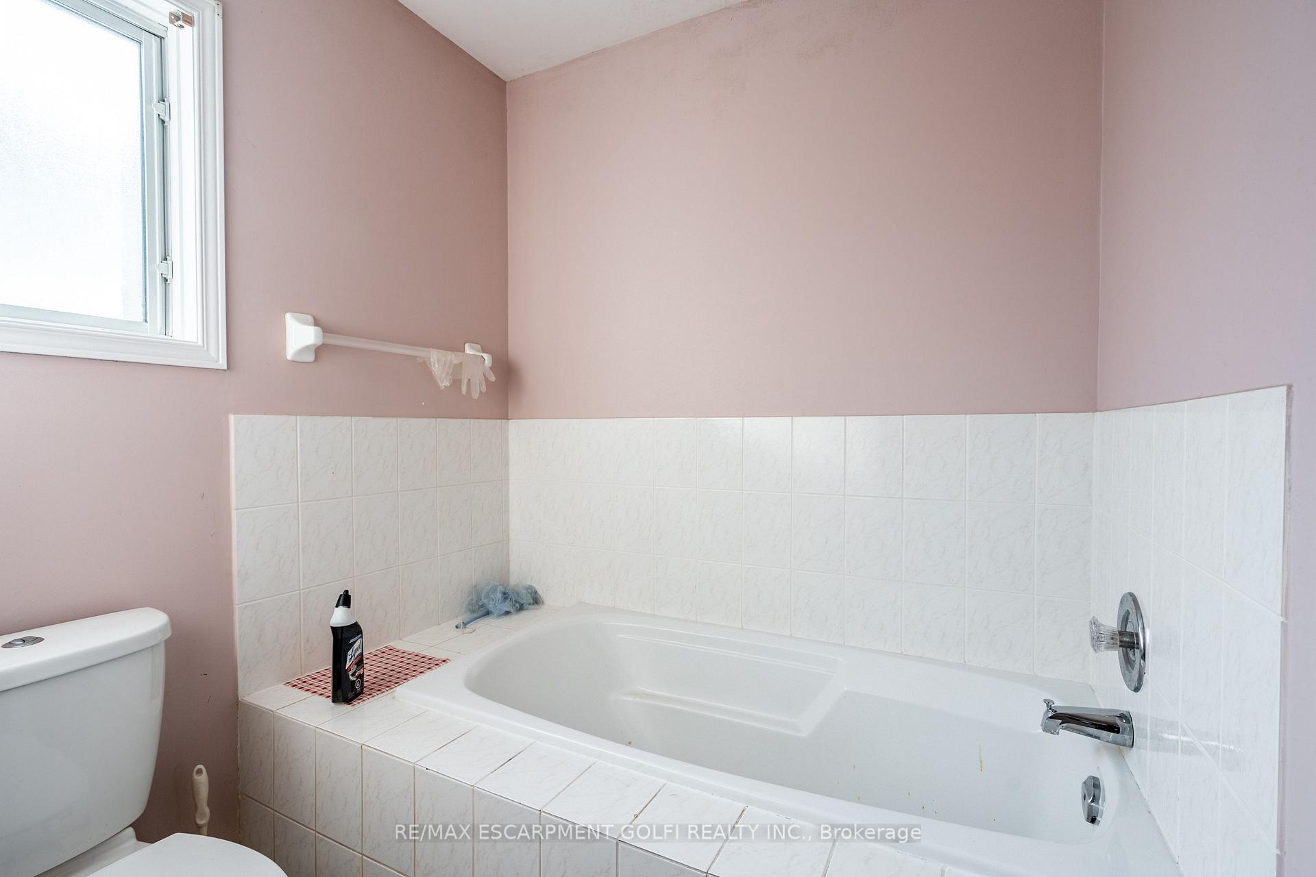Photo 20 of 142 Vansickle Street, St. Catharines, Rykert/Vansickle — HOMEH