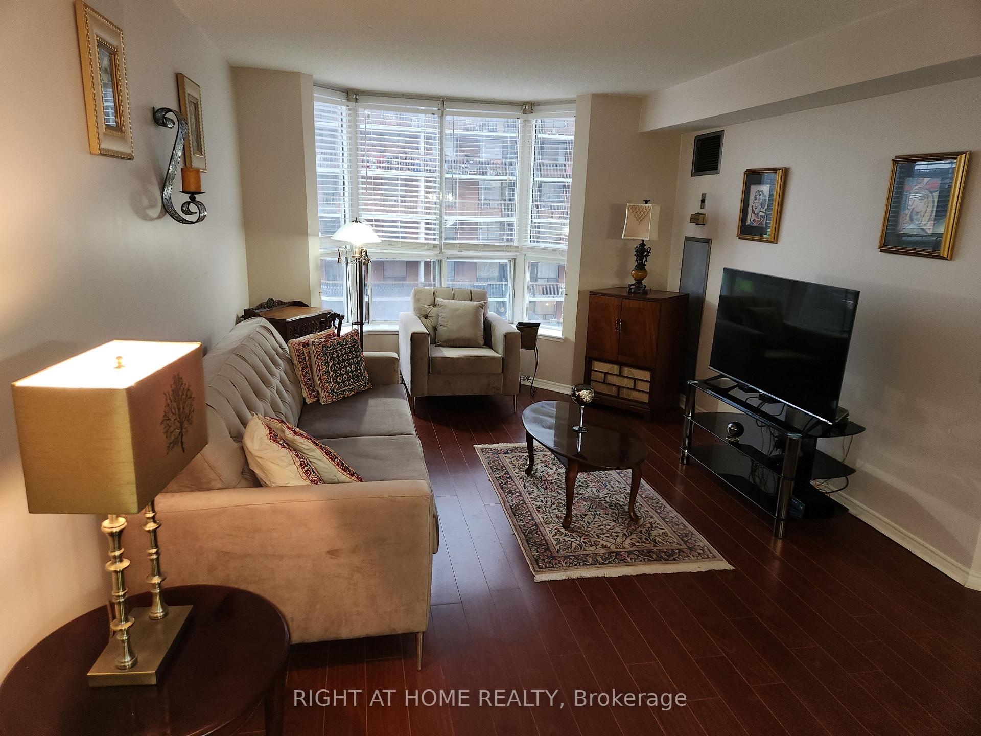 Photo 4 of Unit 608, 11 Thorncliffe Pk Drive, Toronto, Thorncliffe Park — HOMEH