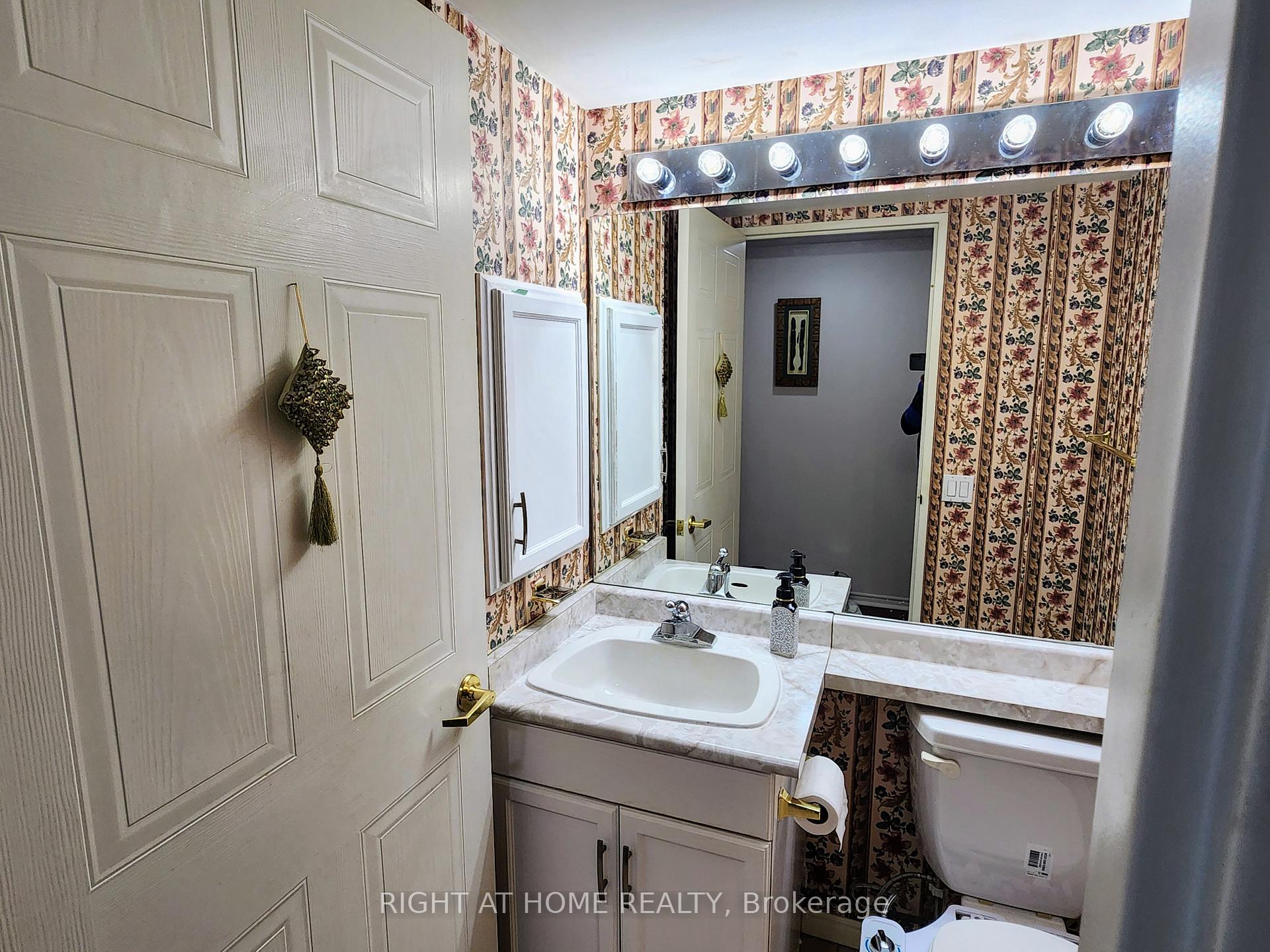 Photo 7 of Unit 608, 11 Thorncliffe Pk Drive, Toronto, Thorncliffe Park — HOMEH