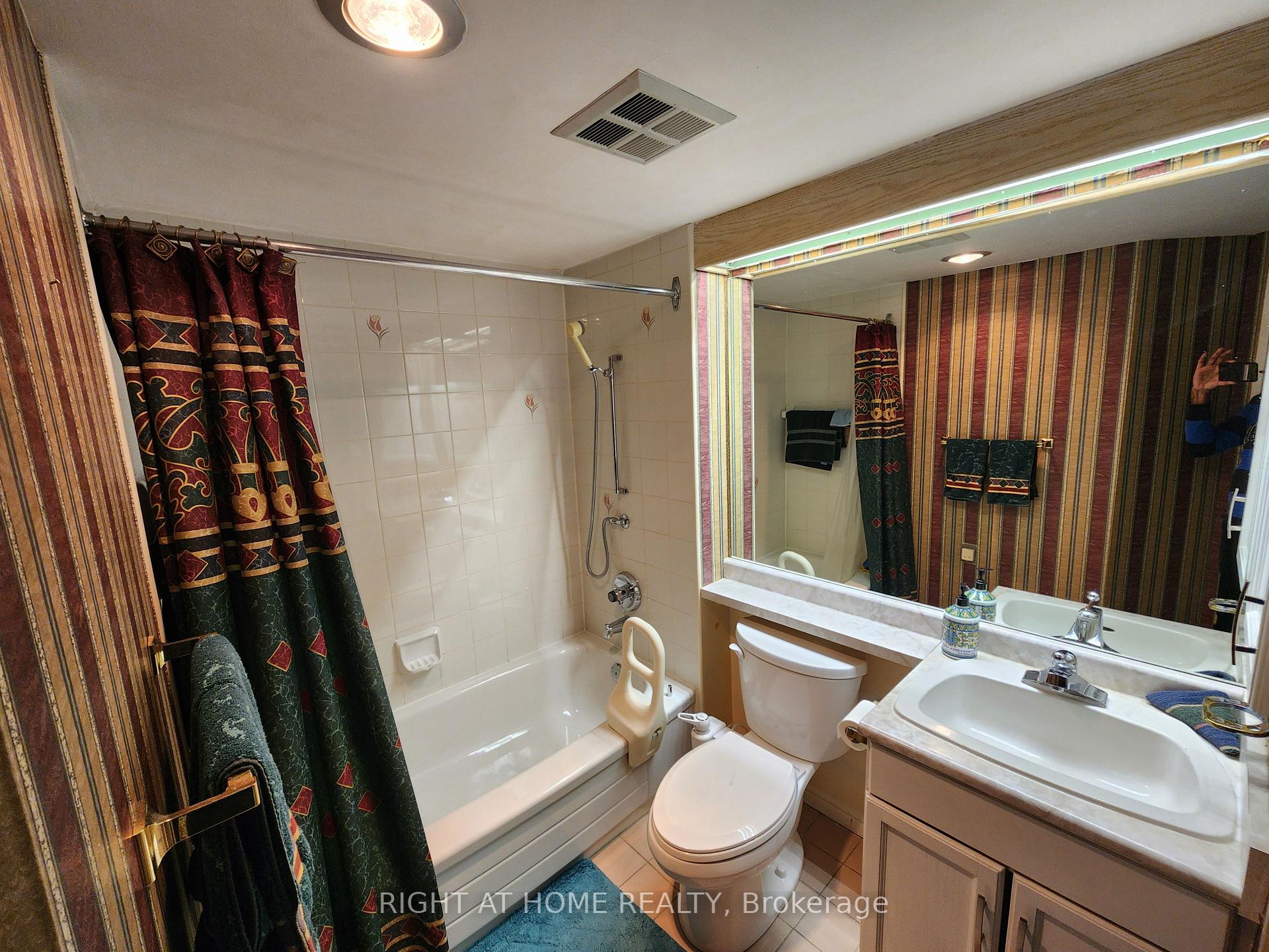 Photo 10 of Unit 608, 11 Thorncliffe Pk Drive, Toronto, Thorncliffe Park — HOMEH