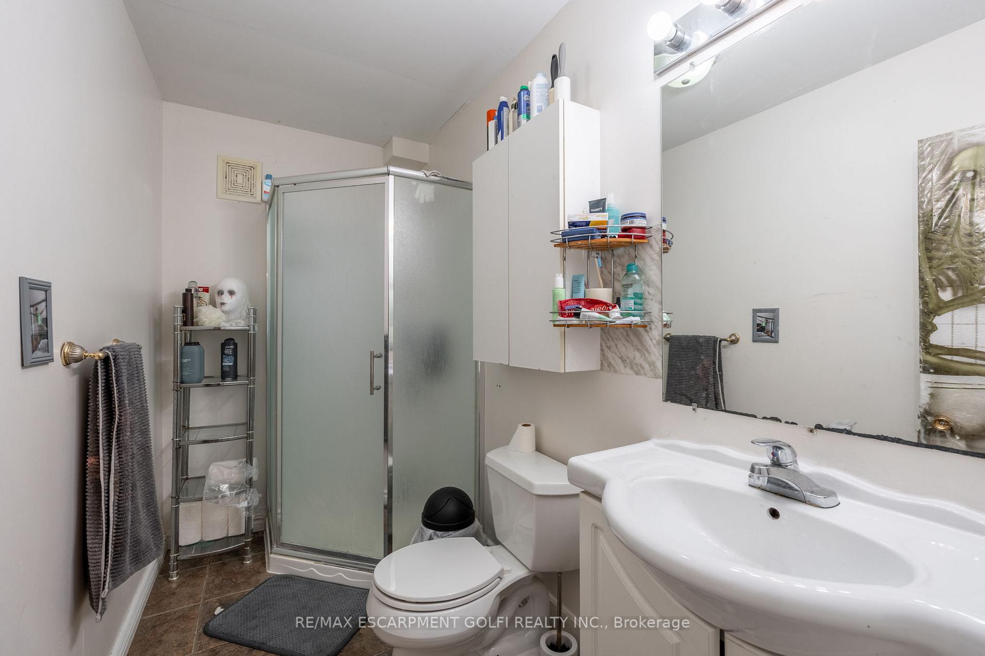 Photo 6 of 48 Merigold Street, St. Catharines, Western Hill — HOMEH