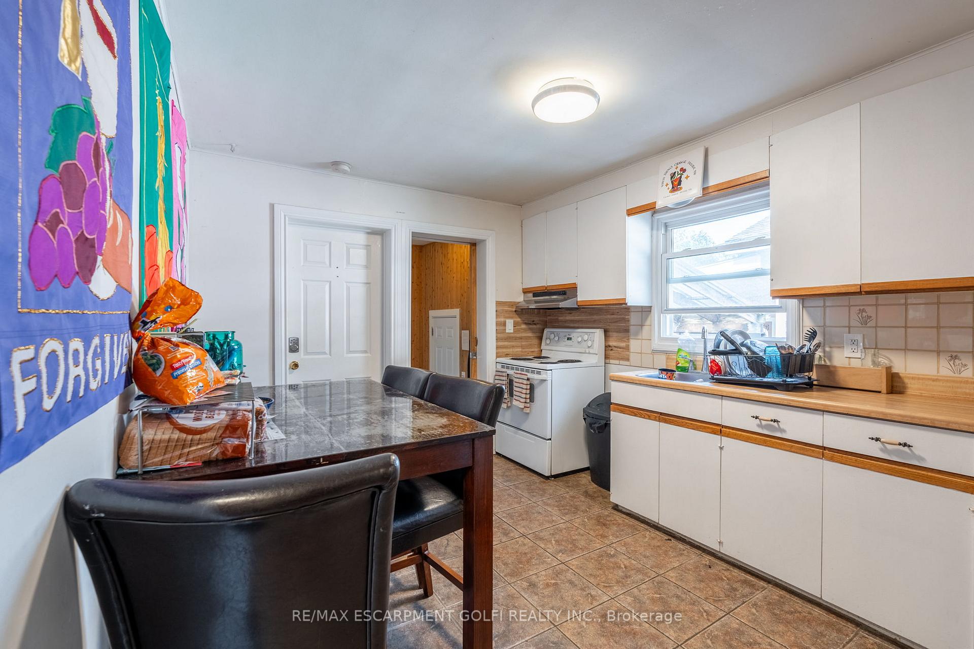 Photo 7 of 48 Merigold Street, St. Catharines, Western Hill — HOMEH
