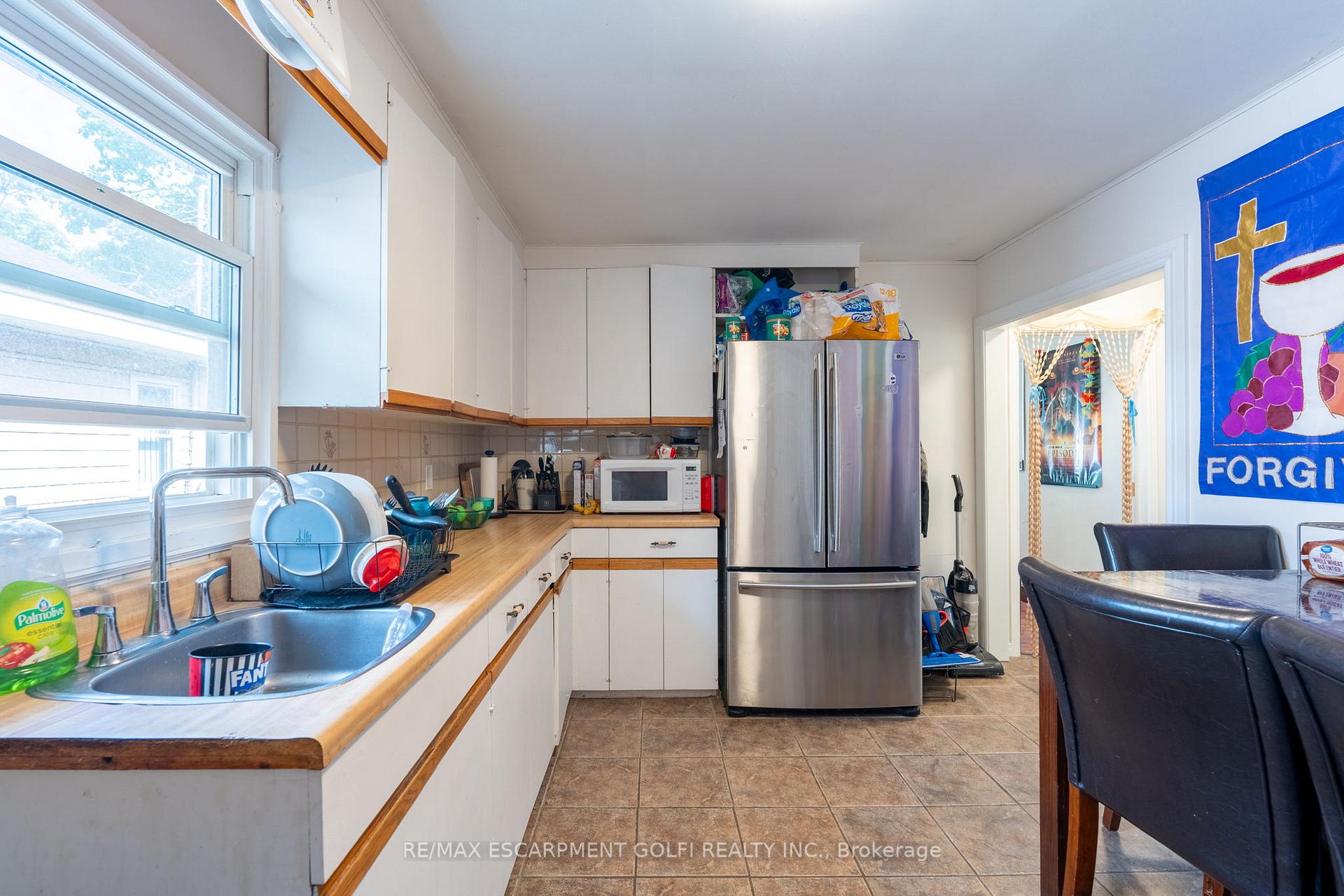 Photo 10 of 48 Merigold Street, St. Catharines, Western Hill — HOMEH