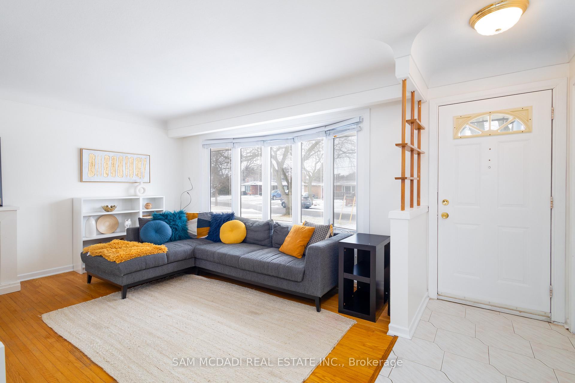 Photo 3 of 24 Regent Drive, St. Catharines, Vine/Linwell — HOMEH