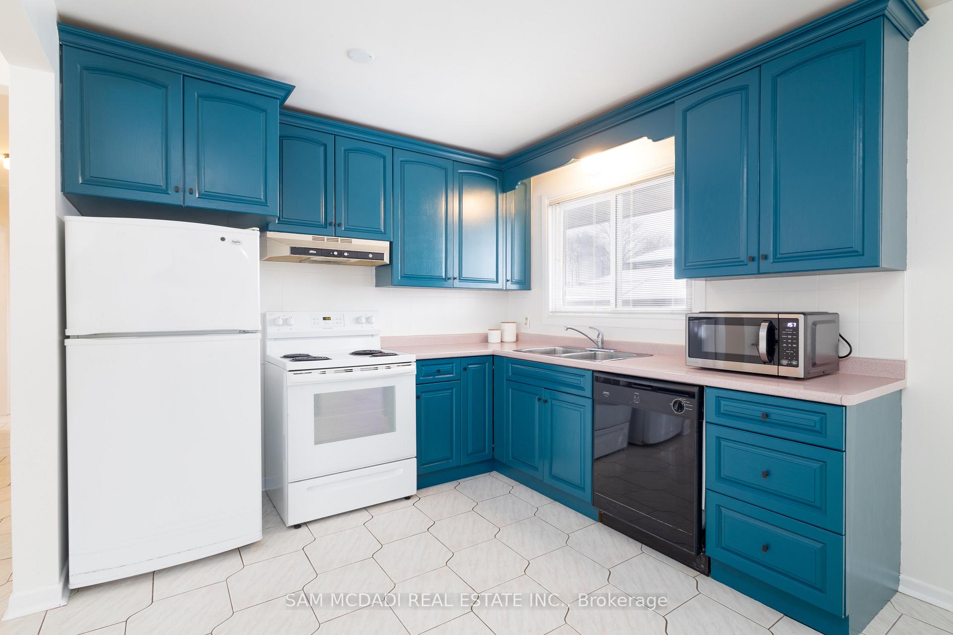 Photo 10 of 24 Regent Drive, St. Catharines, Vine/Linwell — HOMEH