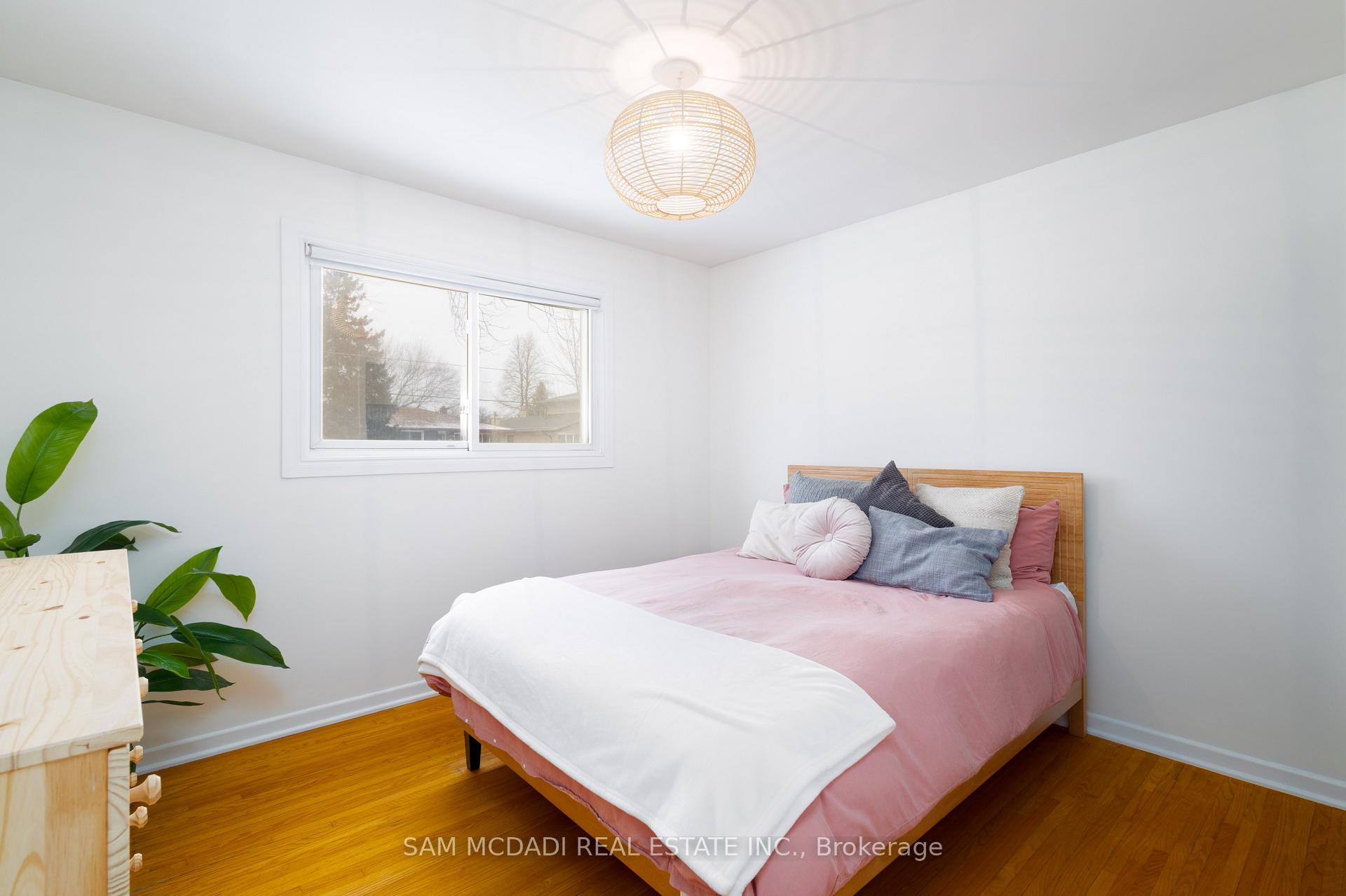 Photo 12 of 24 Regent Drive, St. Catharines, Vine/Linwell — HOMEH