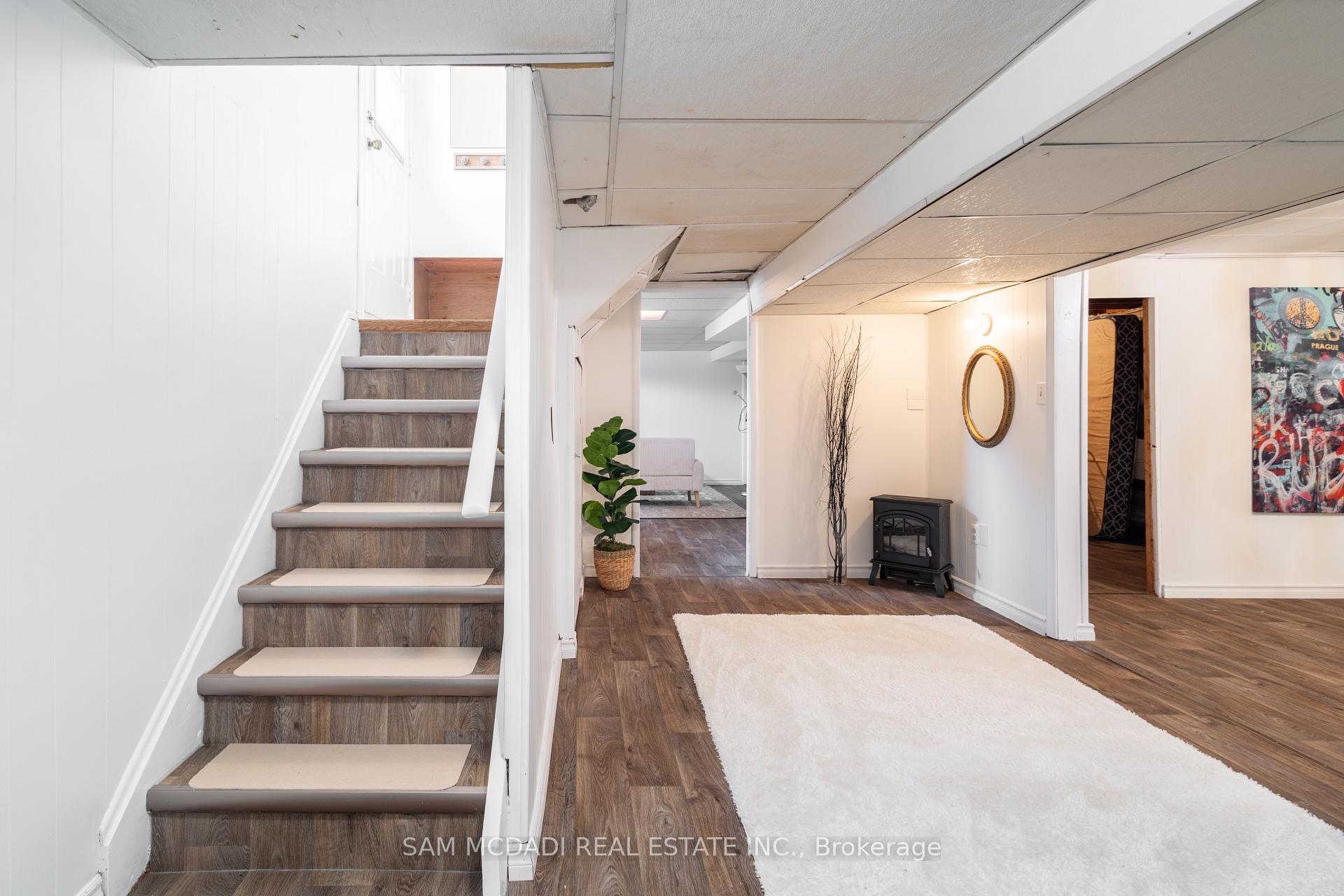 Photo 20 of 24 Regent Drive, St. Catharines, Vine/Linwell — HOMEH