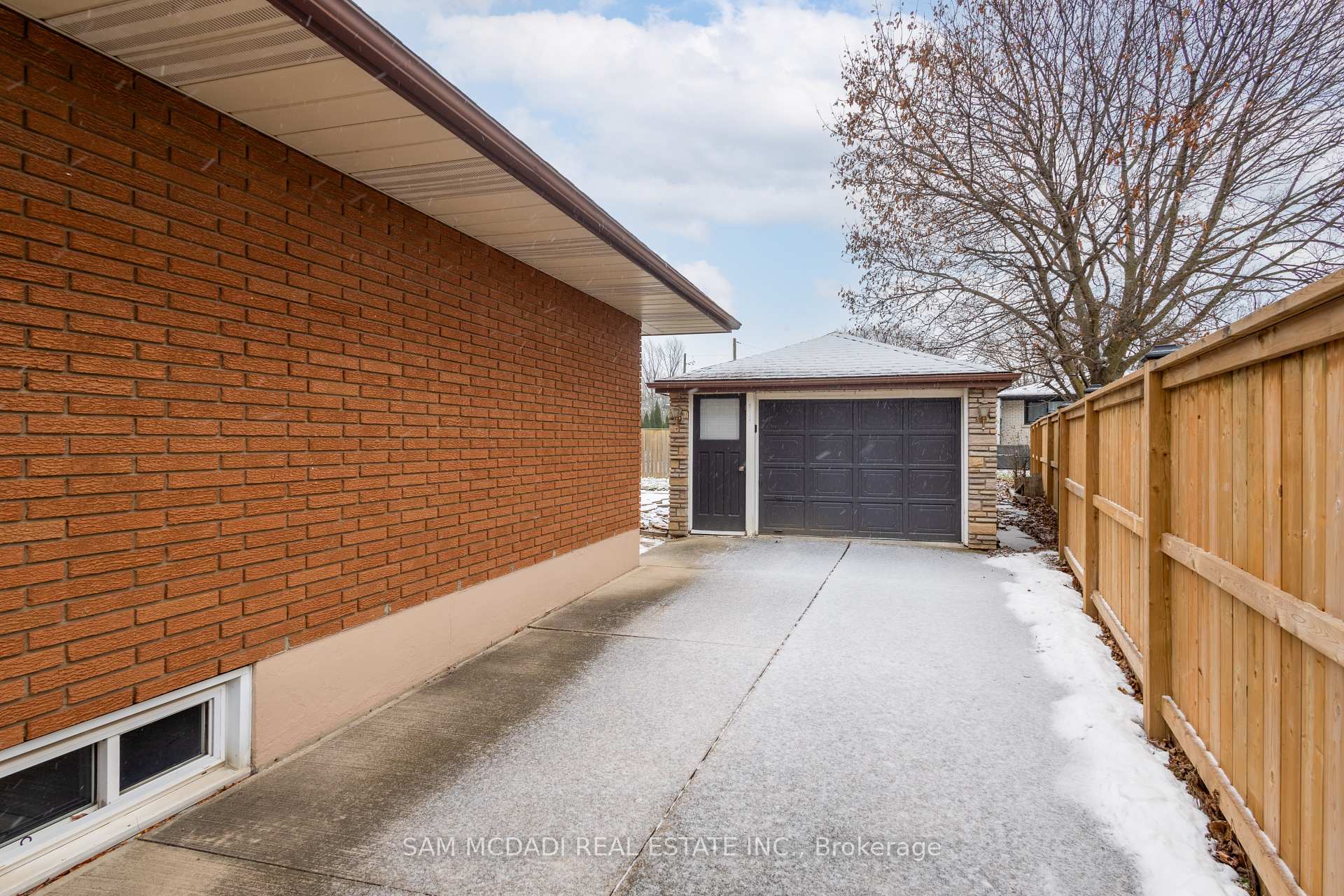 Photo 27 of 24 Regent Drive, St. Catharines, Vine/Linwell — HOMEH