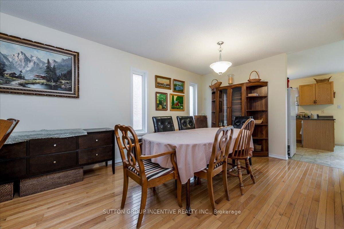 Photo 4 of 20 Brighton Road, Barrie, Georgian Drive — HOMEH