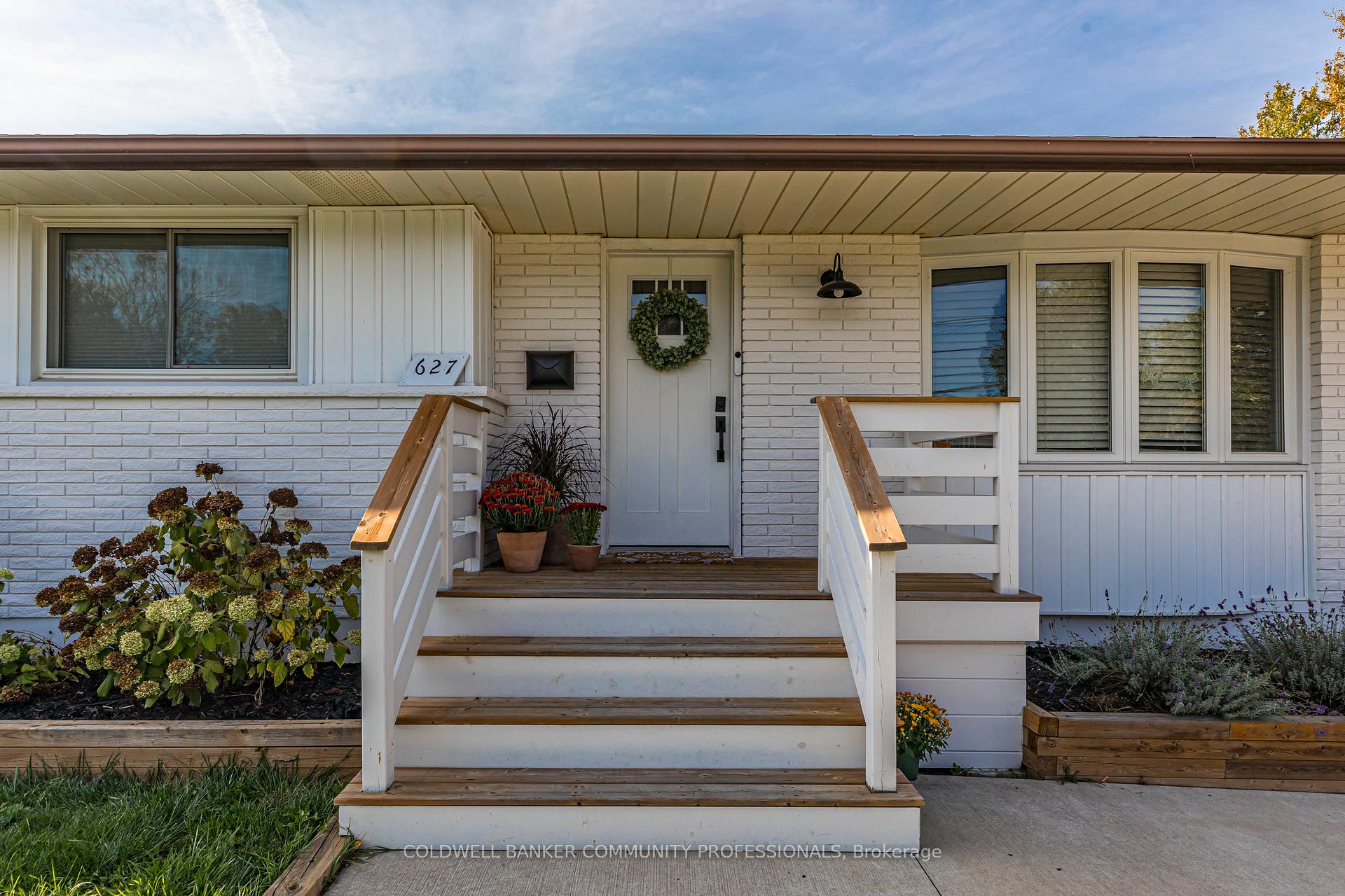 Photo 3 of 627 Niagara Street, St. Catharines, Vine/Linwell — HOMEH
