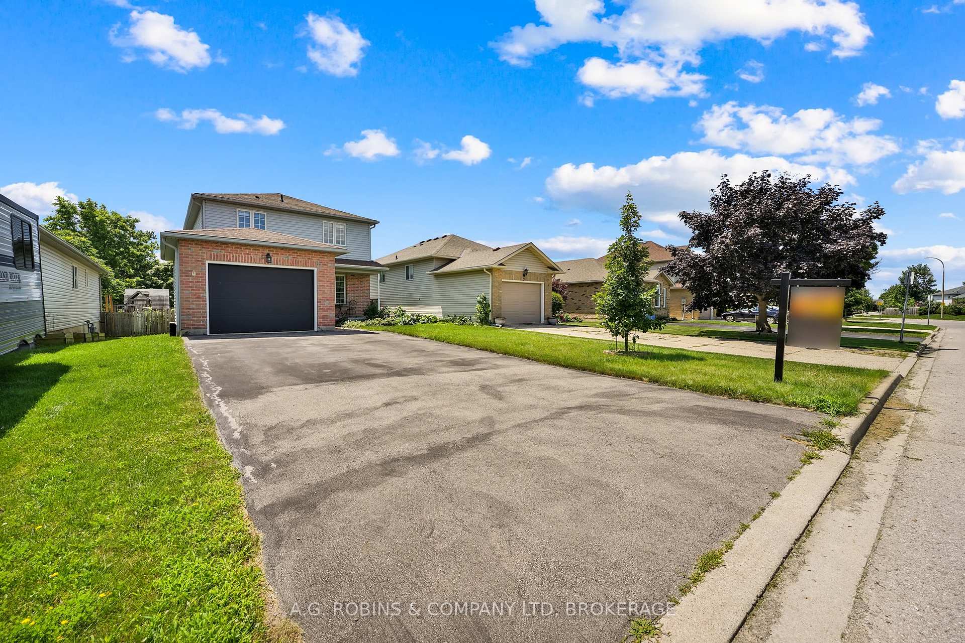 Photo 2 of 5 Longview Drive, Hamilton, Mount Hope — HOMEH