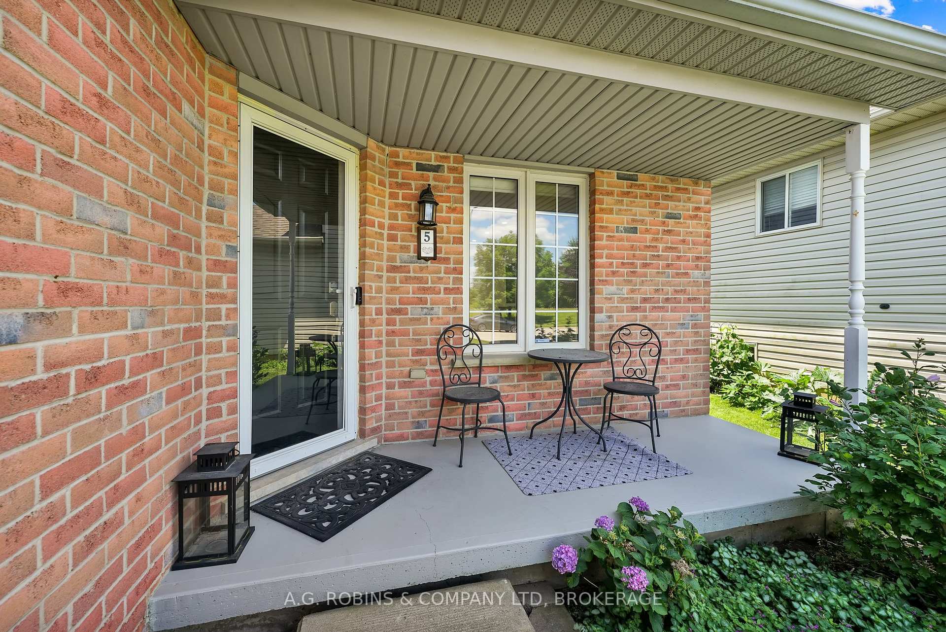 Photo 5 of 5 Longview Drive, Hamilton, Mount Hope — HOMEH