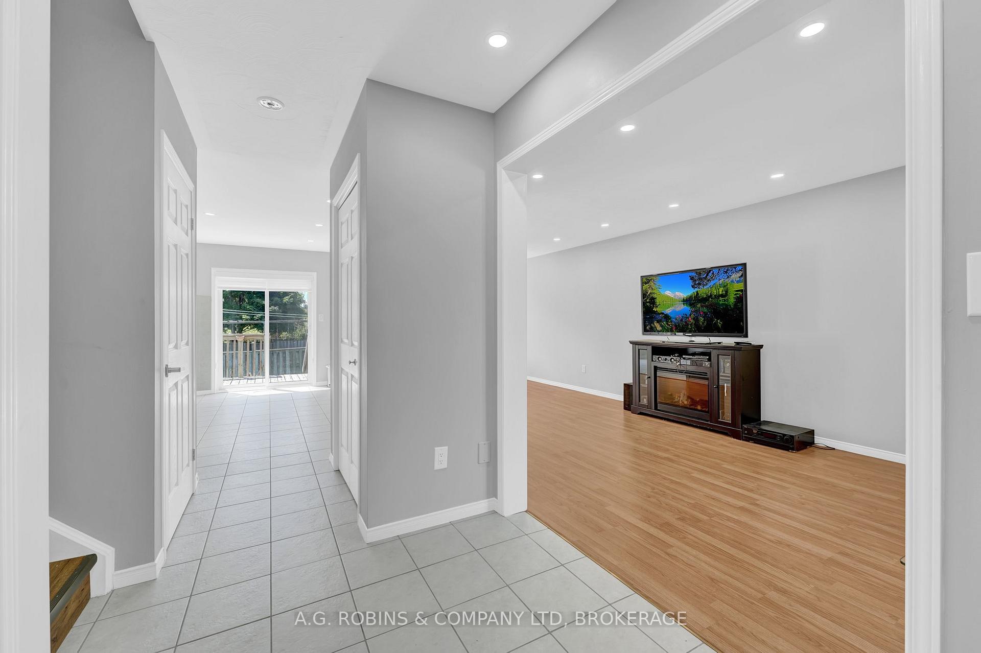 Photo 7 of 5 Longview Drive, Hamilton, Mount Hope — HOMEH