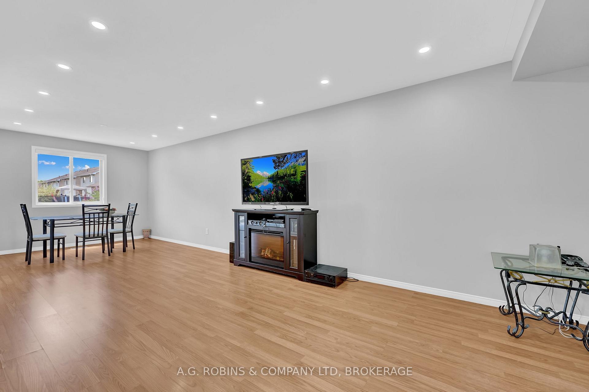 Photo 9 of 5 Longview Drive, Hamilton, Mount Hope — HOMEH
