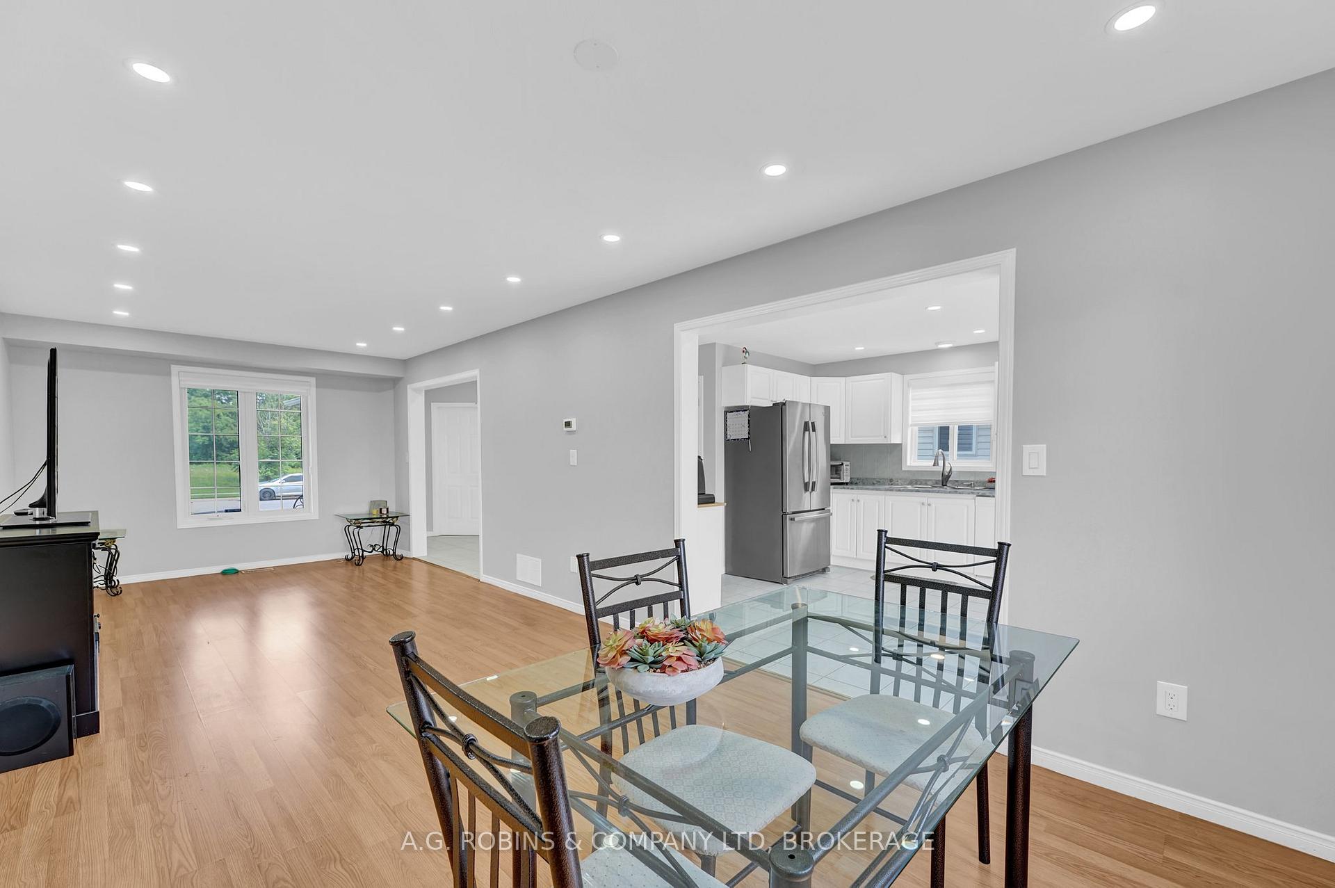 Photo 12 of 5 Longview Drive, Hamilton, Mount Hope — HOMEH