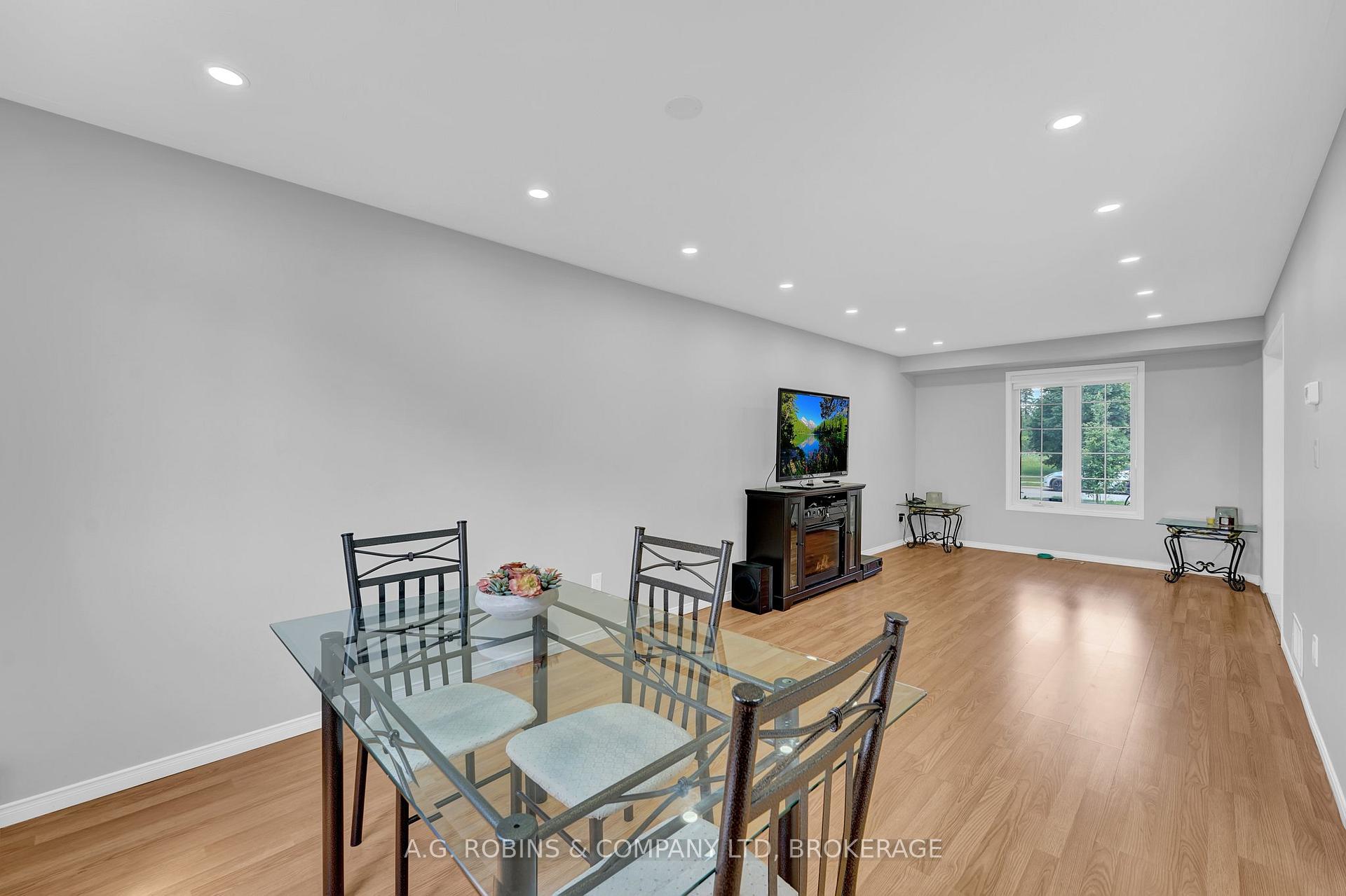 Photo 13 of 5 Longview Drive, Hamilton, Mount Hope — HOMEH