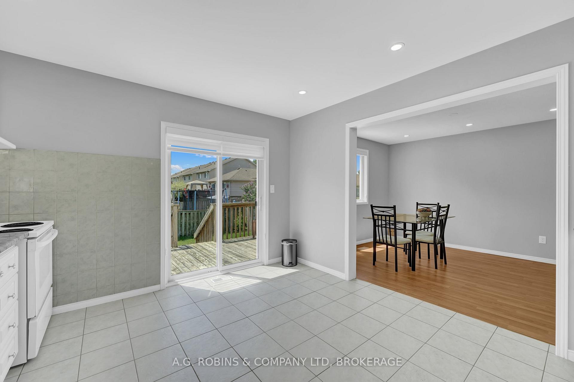 Photo 17 of 5 Longview Drive, Hamilton, Mount Hope — HOMEH