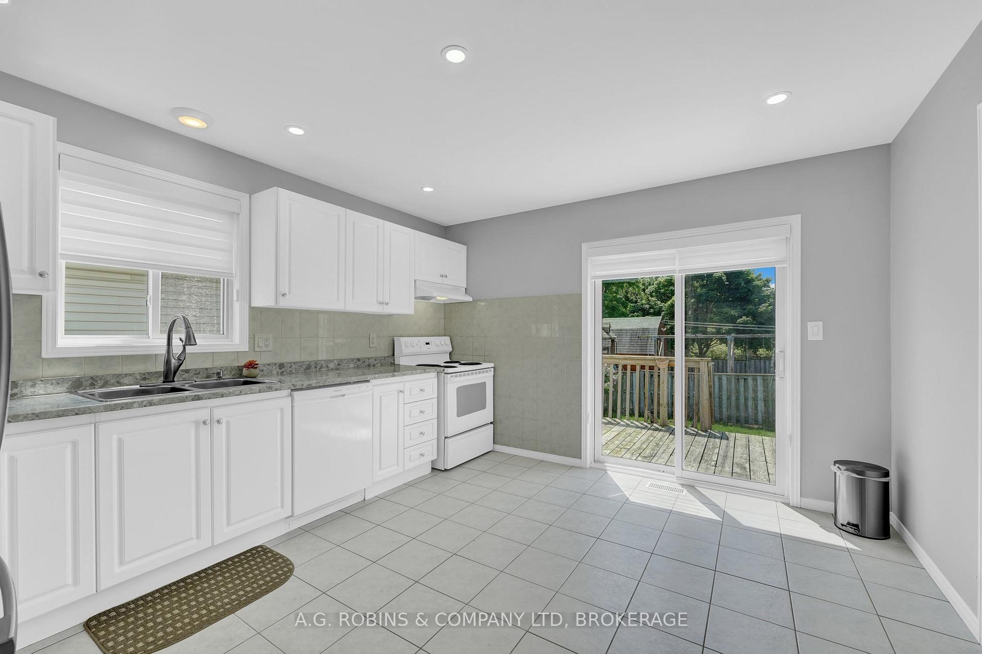 Photo 18 of 5 Longview Drive, Hamilton, Mount Hope — HOMEH