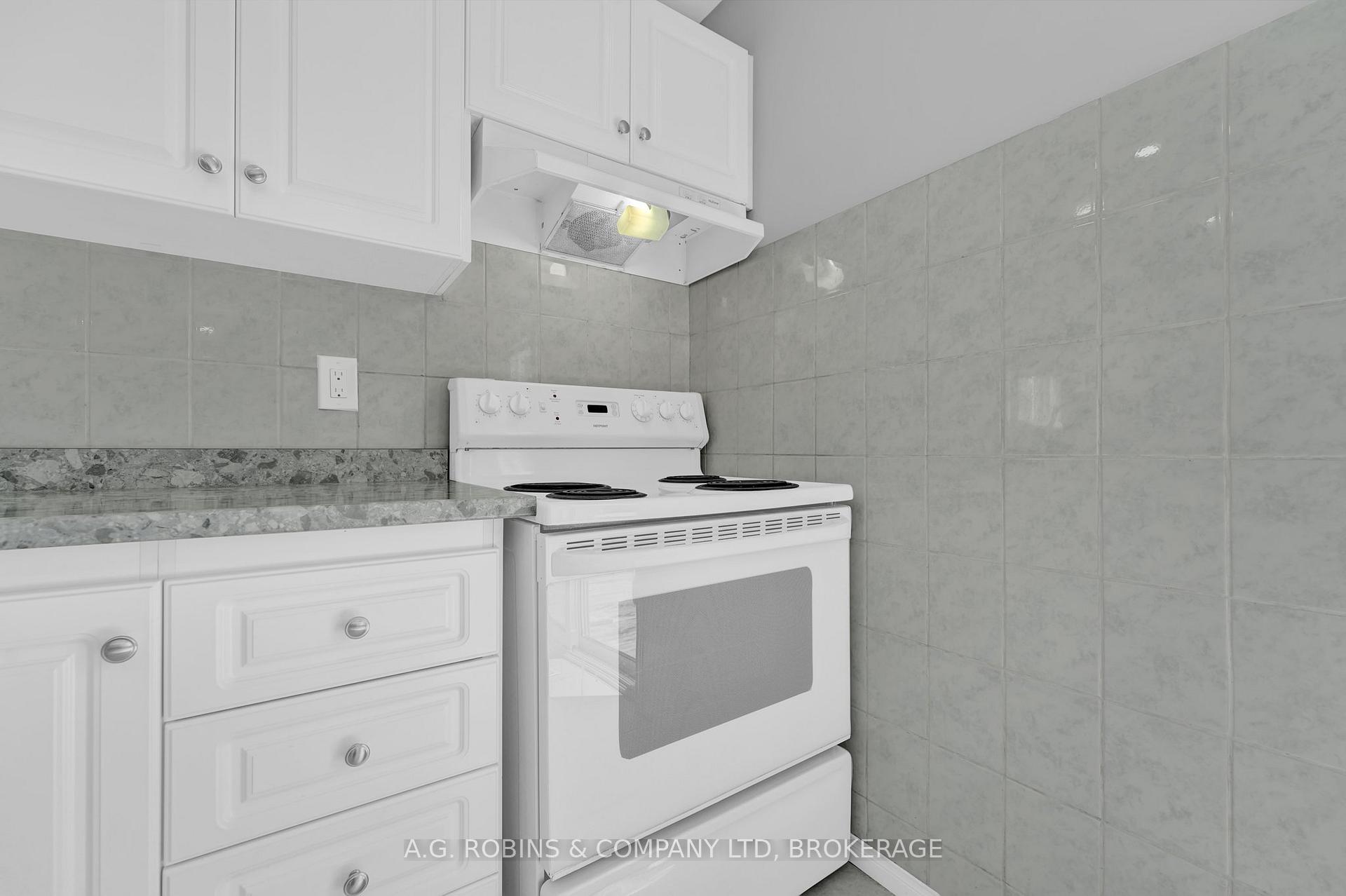 Photo 20 of 5 Longview Drive, Hamilton, Mount Hope — HOMEH