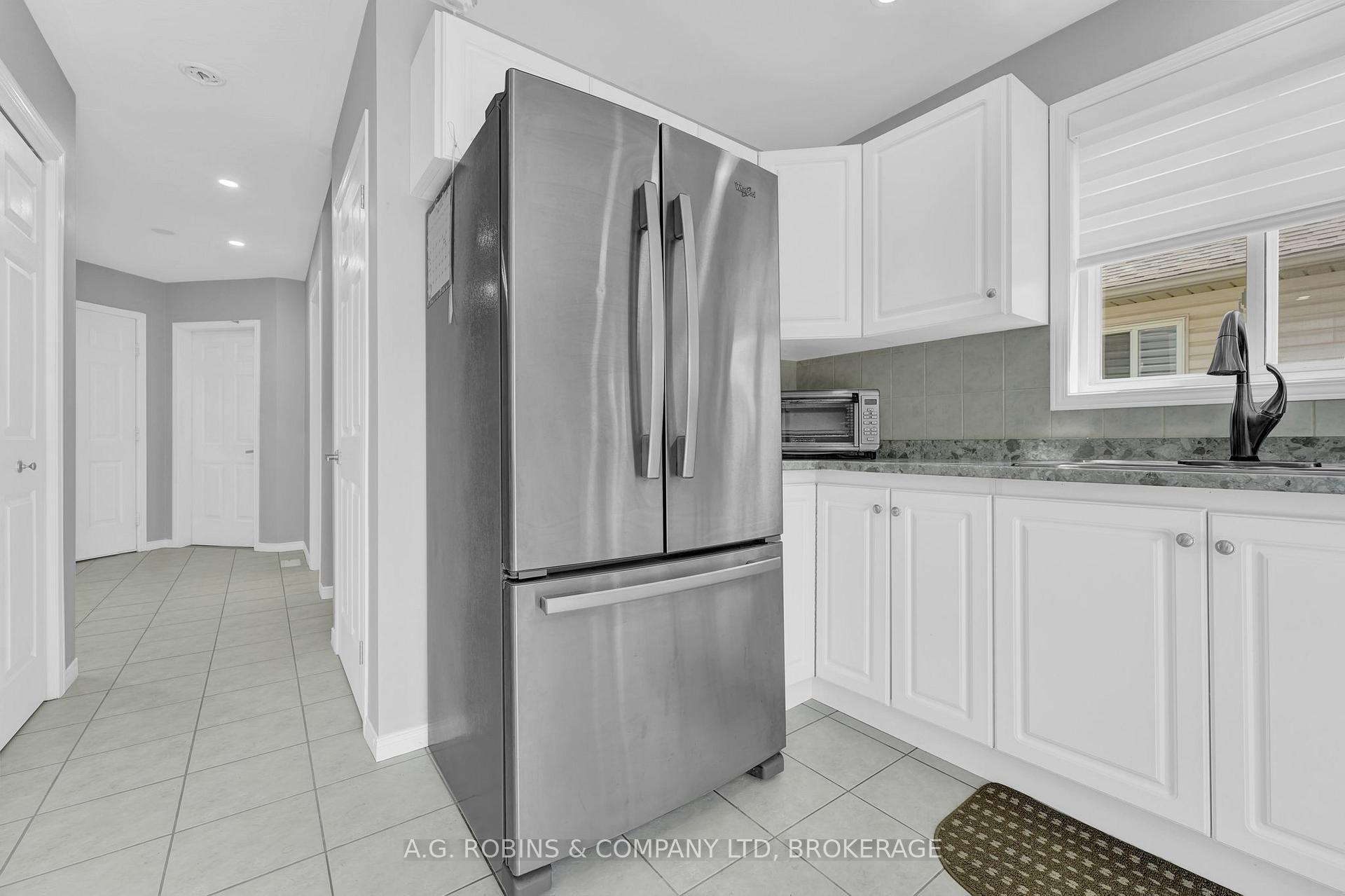 Photo 21 of 5 Longview Drive, Hamilton, Mount Hope — HOMEH