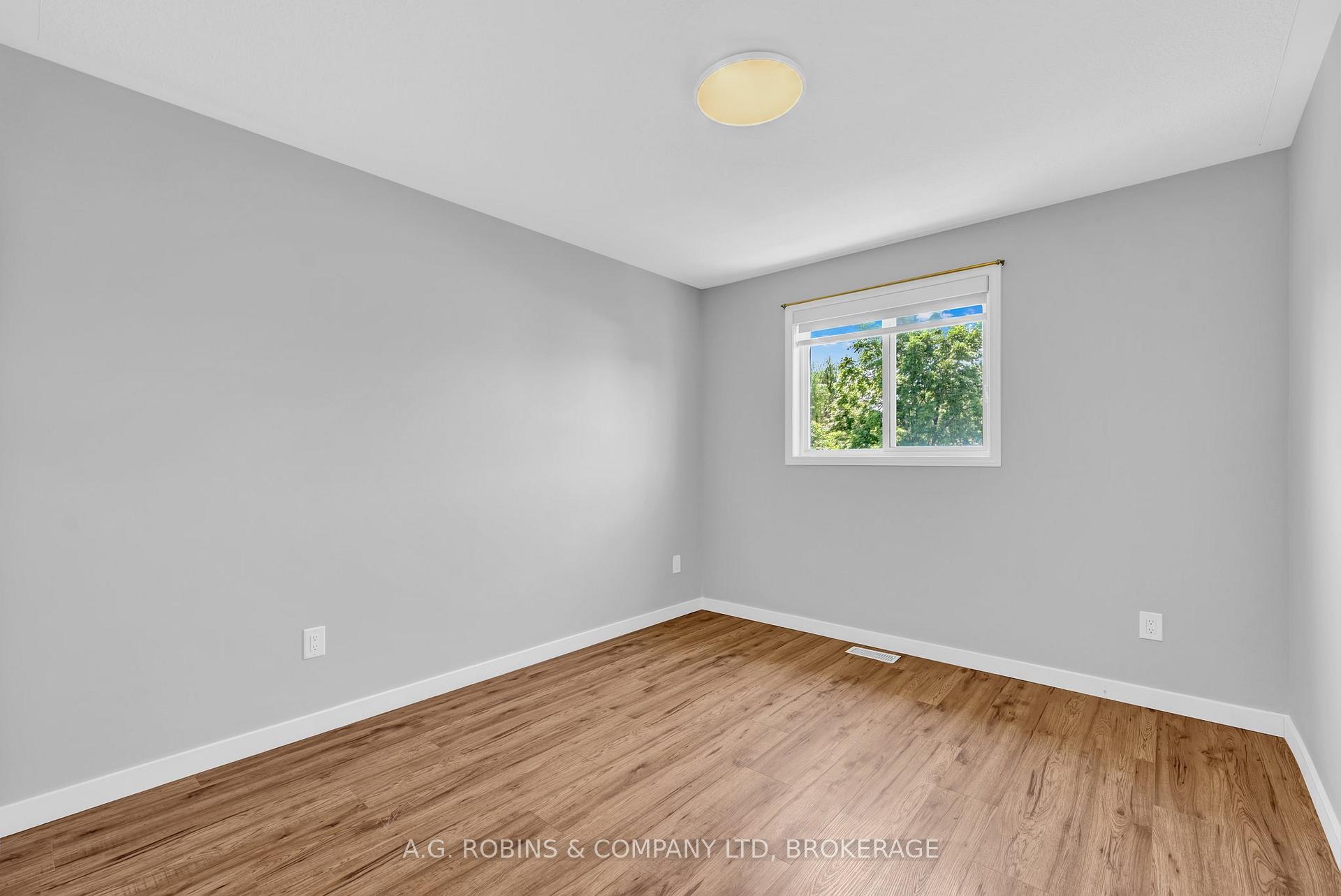 Photo 23 of 5 Longview Drive, Hamilton, Mount Hope — HOMEH