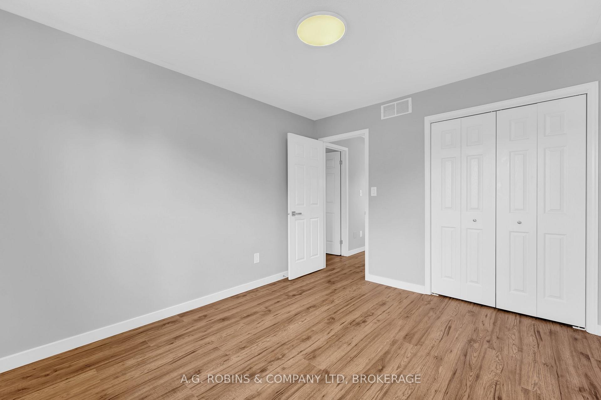 Photo 24 of 5 Longview Drive, Hamilton, Mount Hope — HOMEH