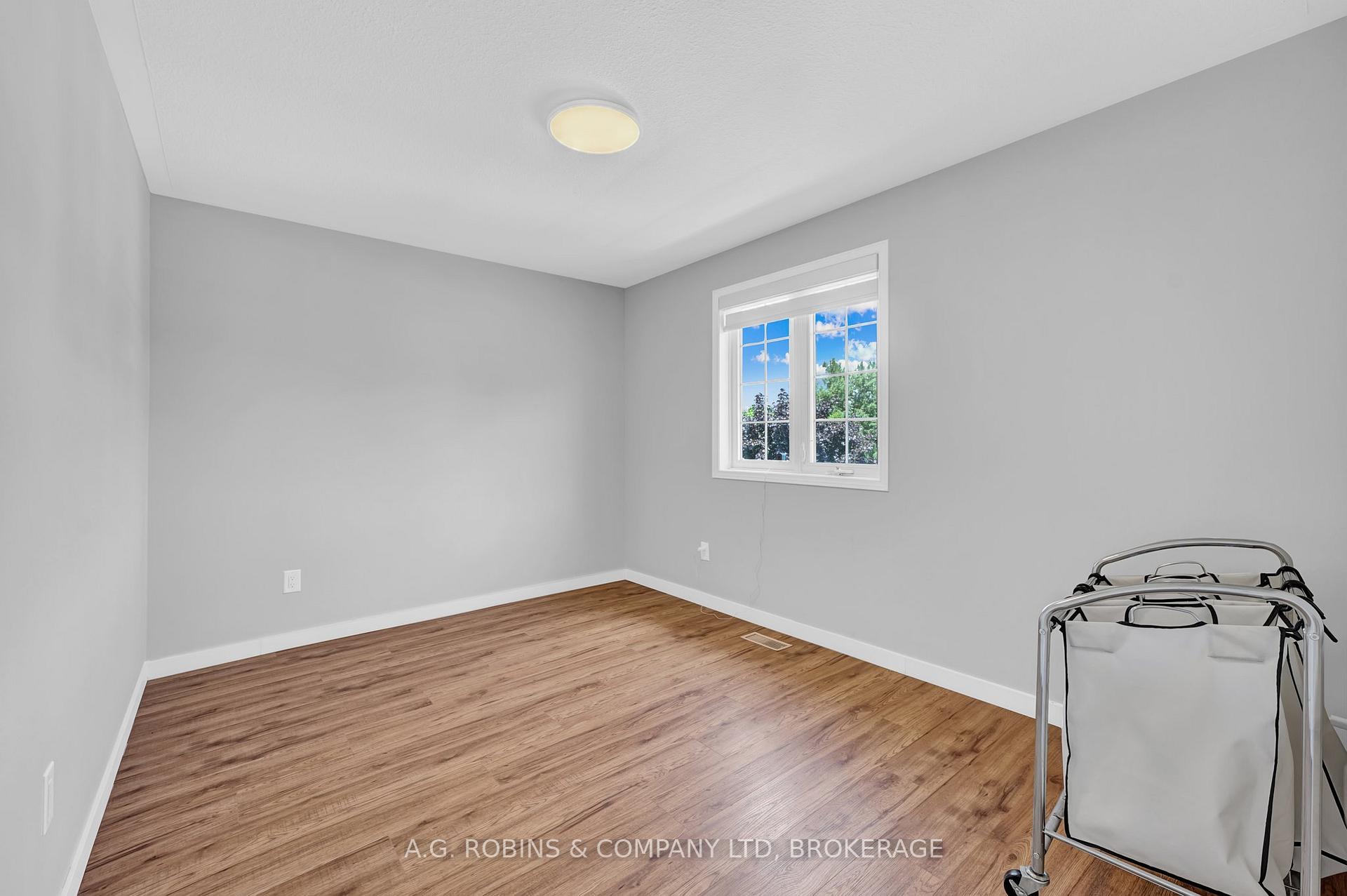 Photo 25 of 5 Longview Drive, Hamilton, Mount Hope — HOMEH