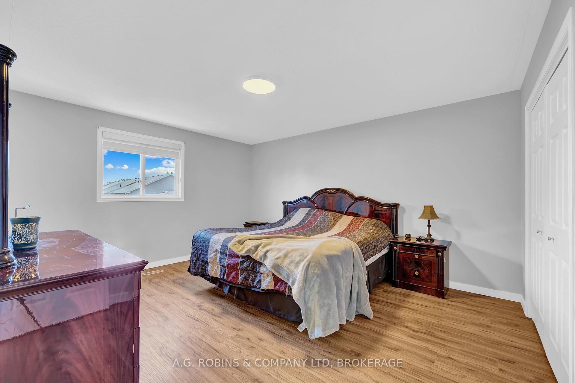 Photo 26 of 5 Longview Drive, Hamilton, Mount Hope — HOMEH