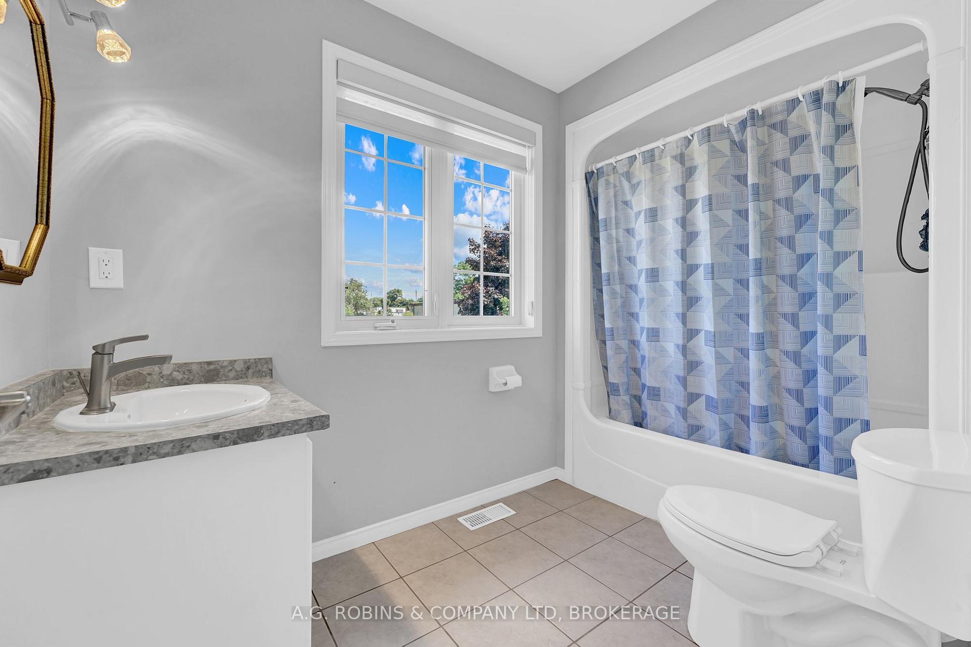 Photo 29 of 5 Longview Drive, Hamilton, Mount Hope — HOMEH