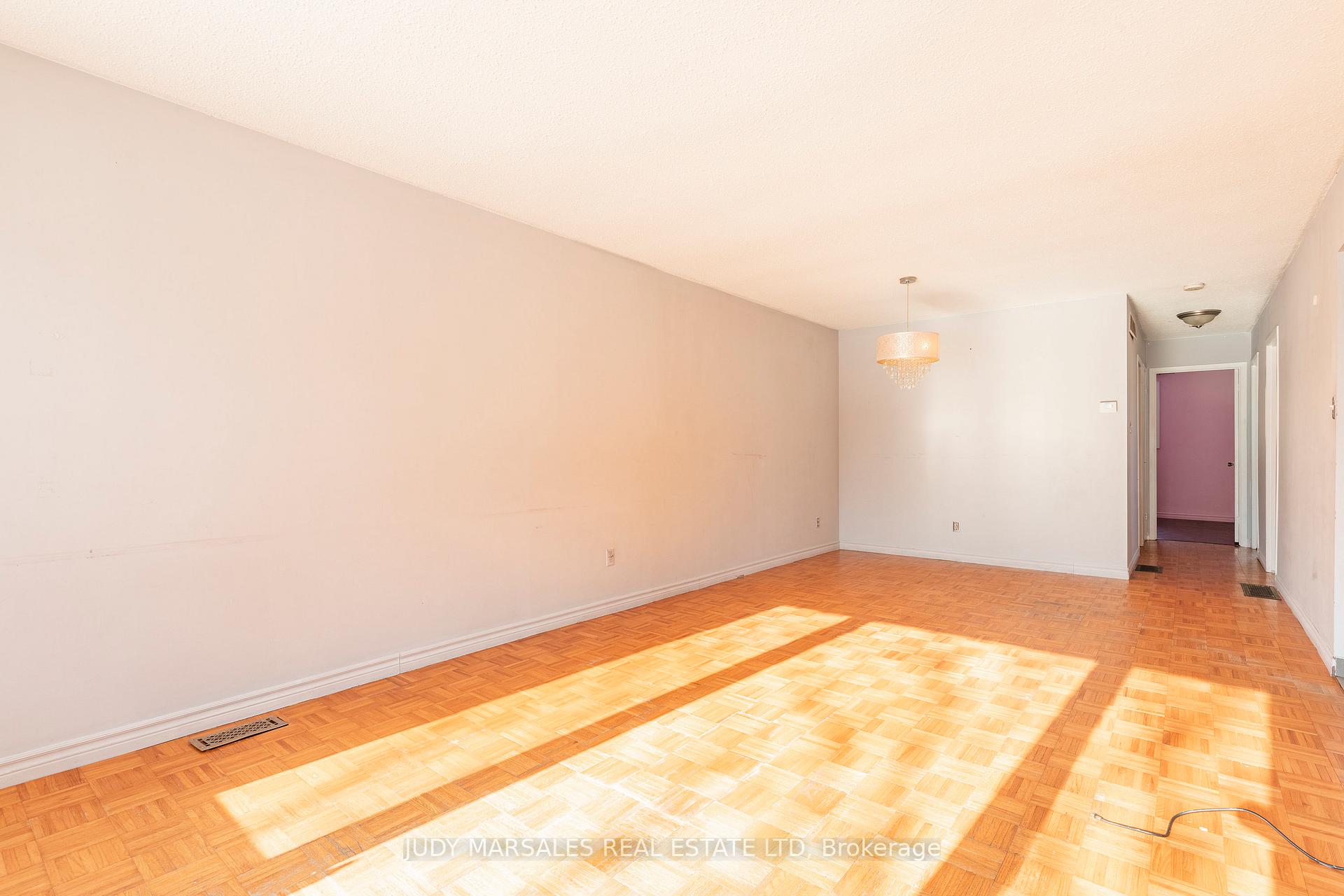 Photo 8 of 178 Greencedar Drive, Hamilton, Gurnett — HOMEH
