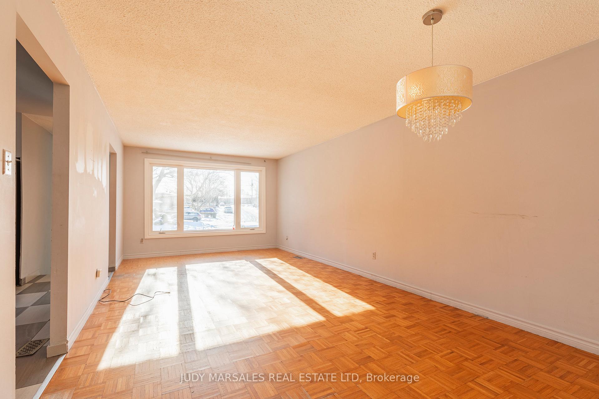 Photo 10 of 178 Greencedar Drive, Hamilton, Gurnett — HOMEH