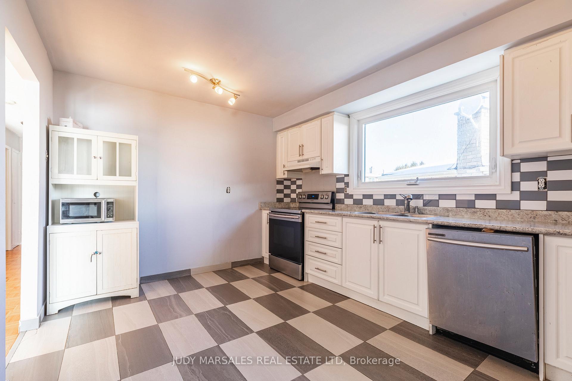 Photo 11 of 178 Greencedar Drive, Hamilton, Gurnett — HOMEH
