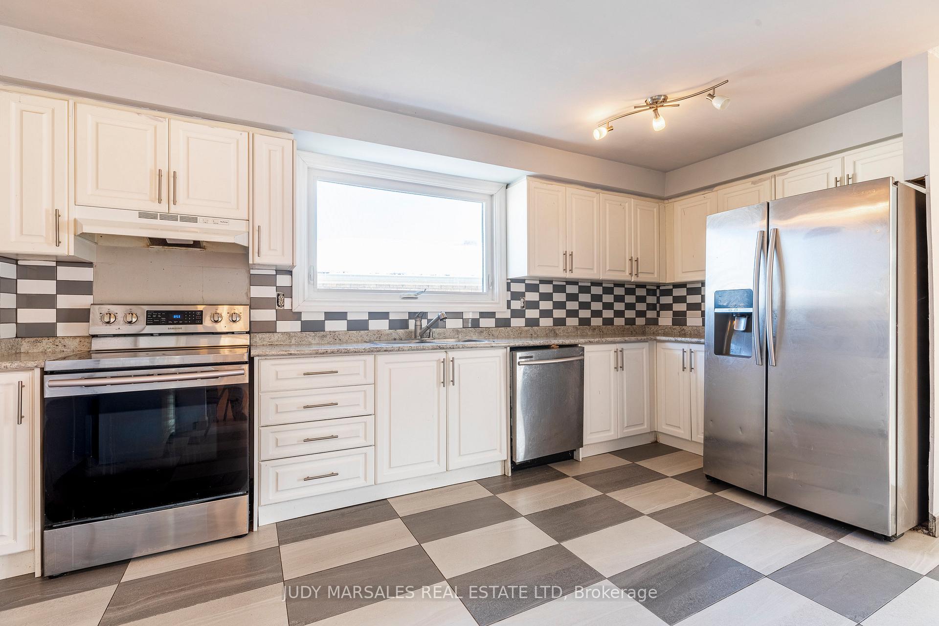Photo 13 of 178 Greencedar Drive, Hamilton, Gurnett — HOMEH