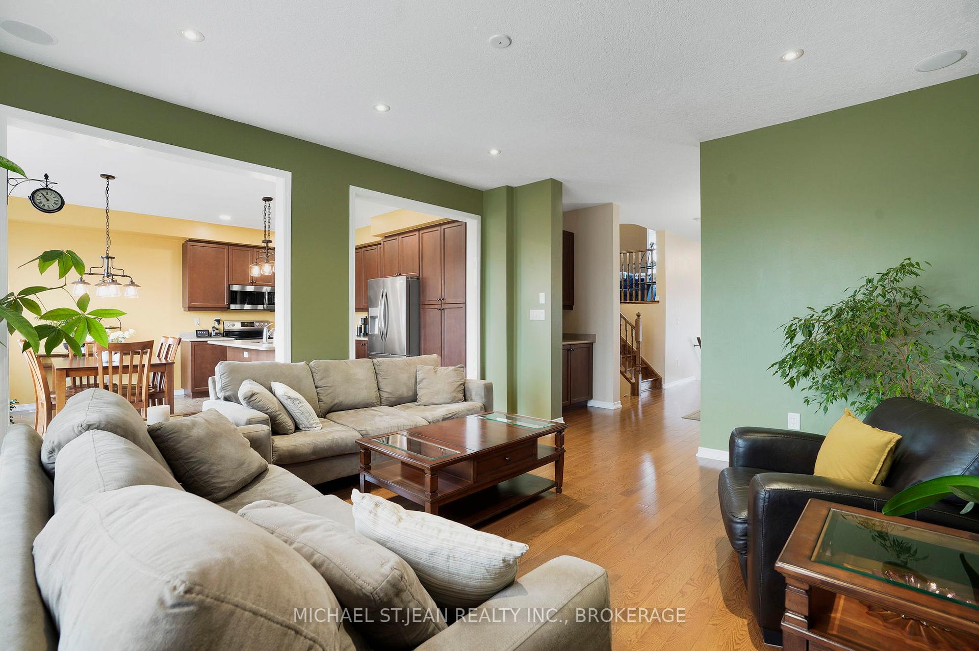 Photo 5 of 91 Merrilee Crescent, Hamilton, Crerar — HOMEH