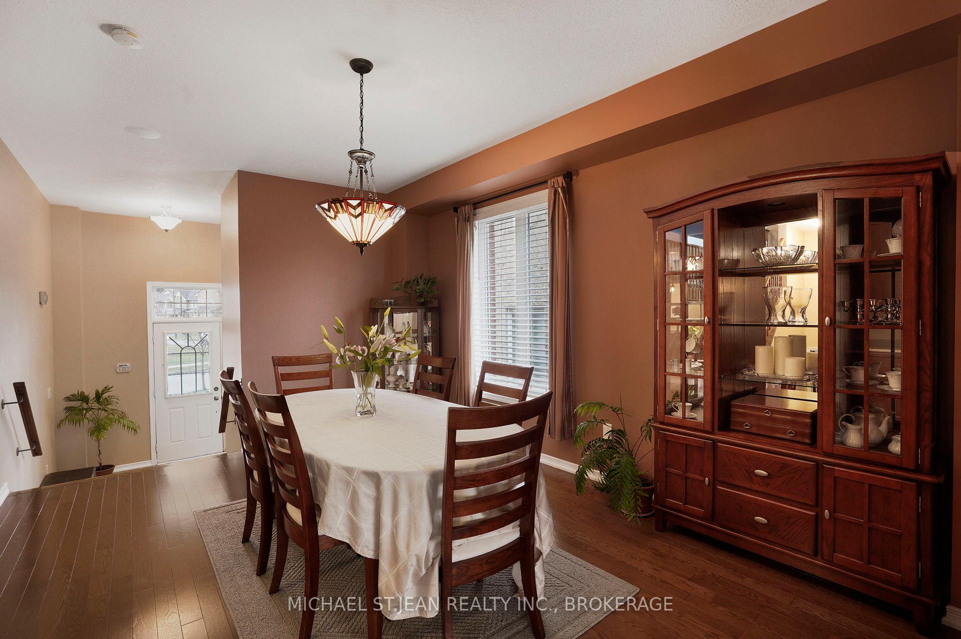 Photo 8 of 91 Merrilee Crescent, Hamilton, Crerar — HOMEH