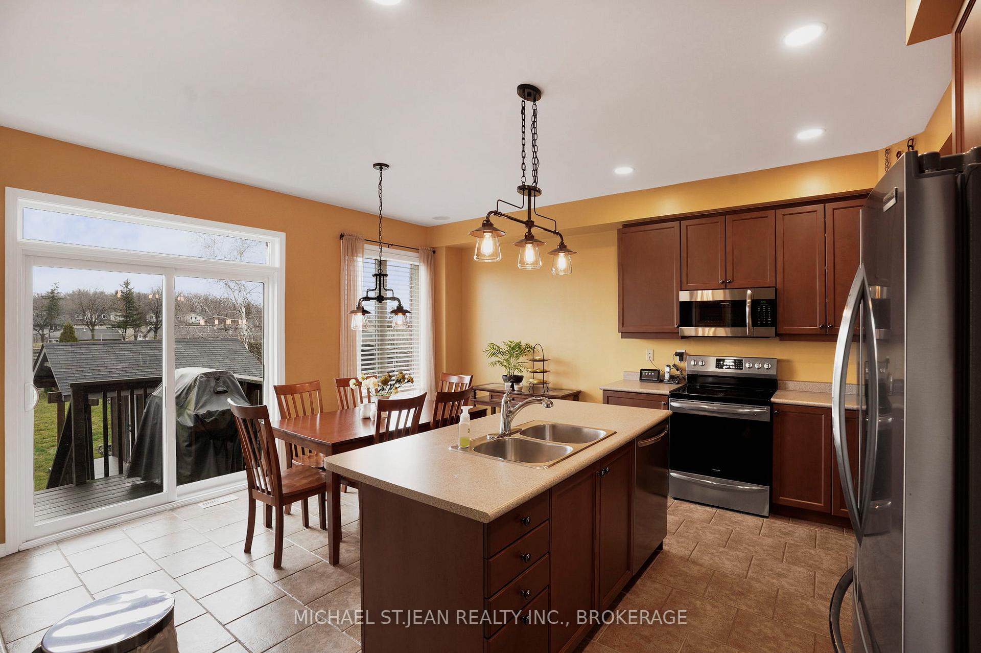 Photo 9 of 91 Merrilee Crescent, Hamilton, Crerar — HOMEH
