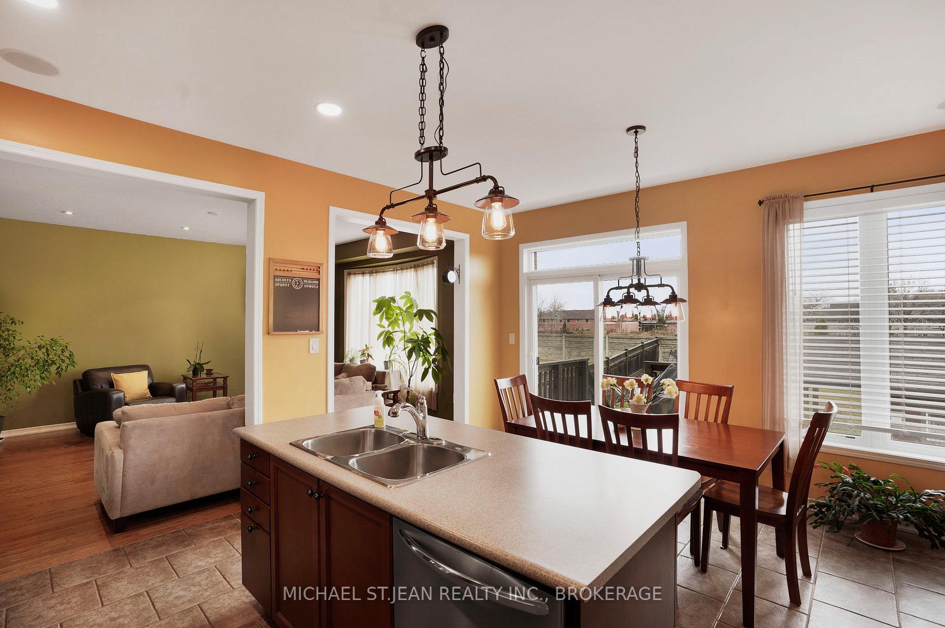 Photo 10 of 91 Merrilee Crescent, Hamilton, Crerar — HOMEH