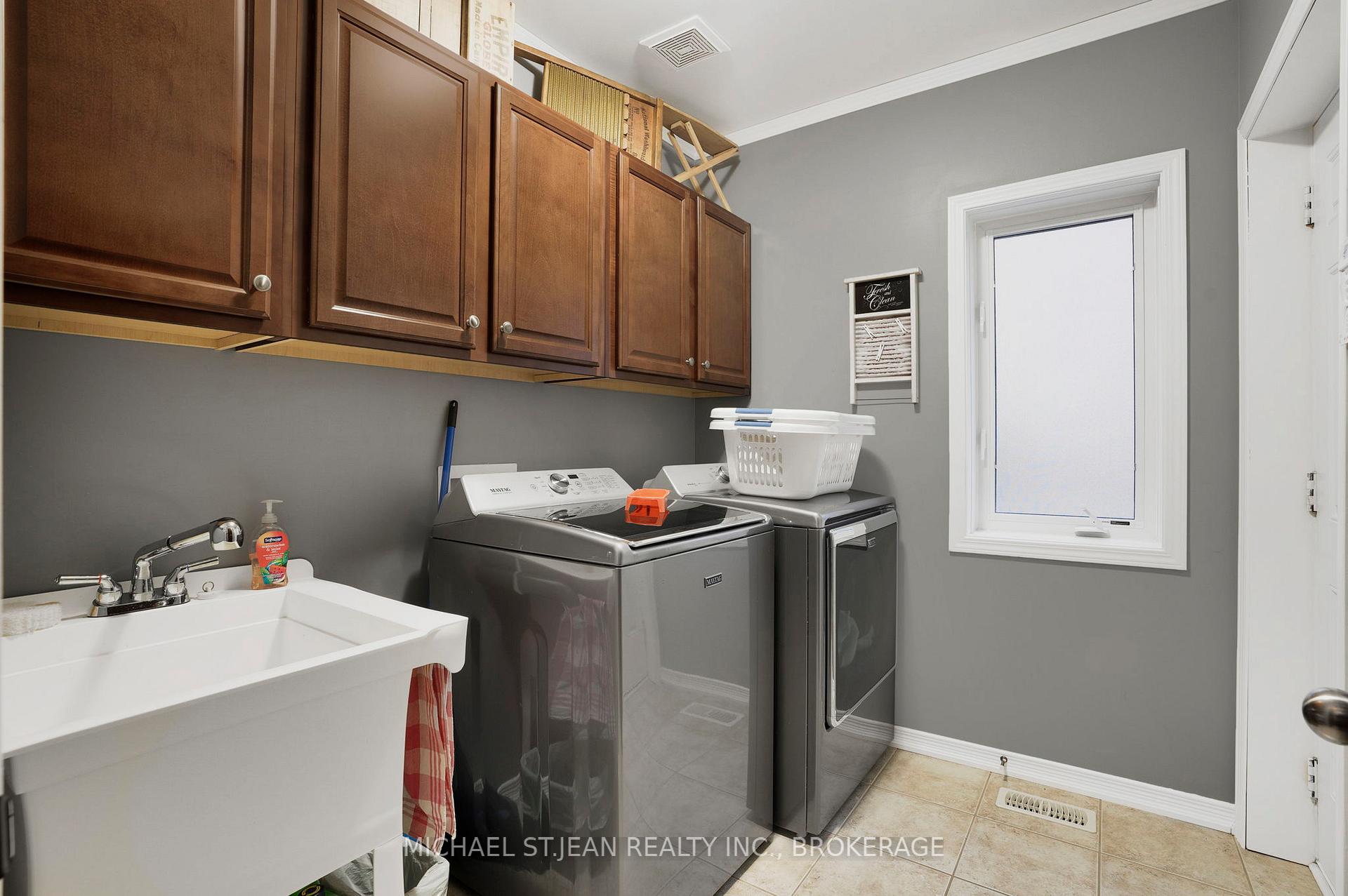 Photo 12 of 91 Merrilee Crescent, Hamilton, Crerar — HOMEH