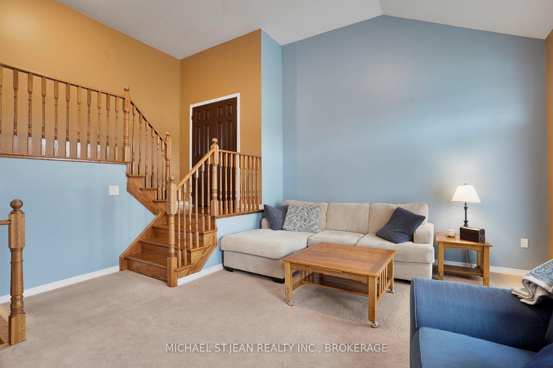 Photo 14 of 91 Merrilee Crescent, Hamilton, Crerar — HOMEH