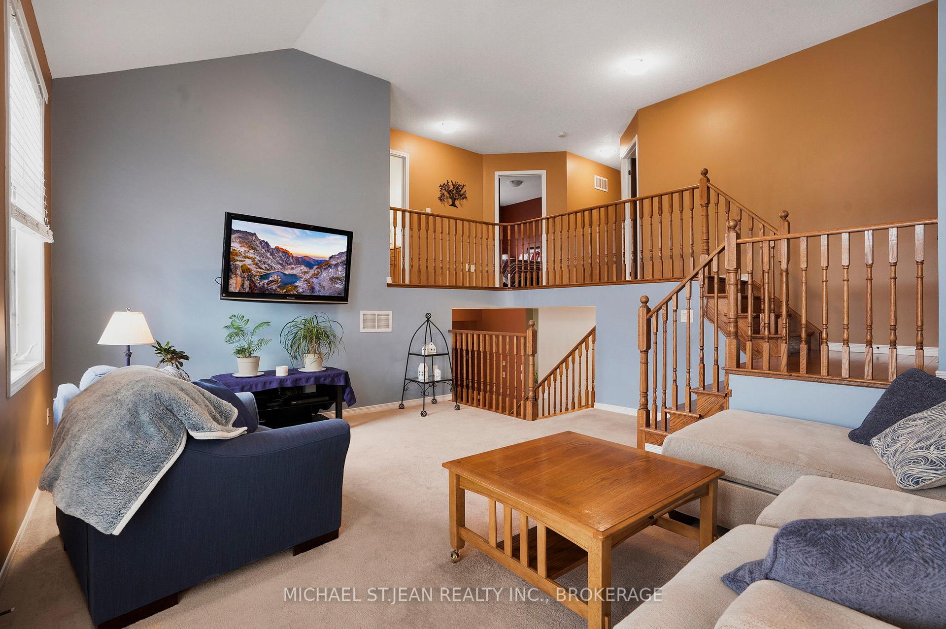 Photo 16 of 91 Merrilee Crescent, Hamilton, Crerar — HOMEH