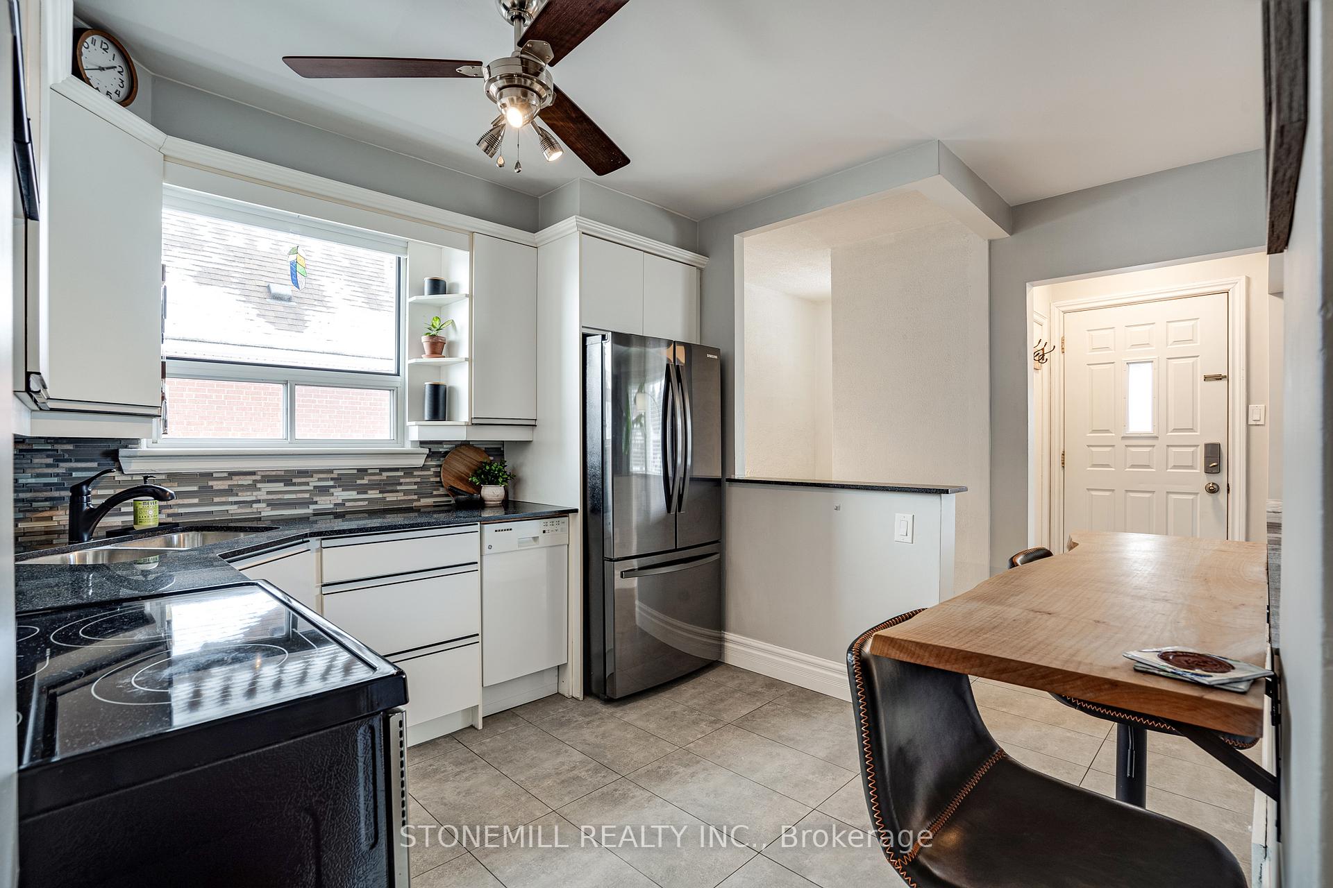 Photo 10 of 103 Adair Avenue S, Hamilton, Glenview — HOMEH
