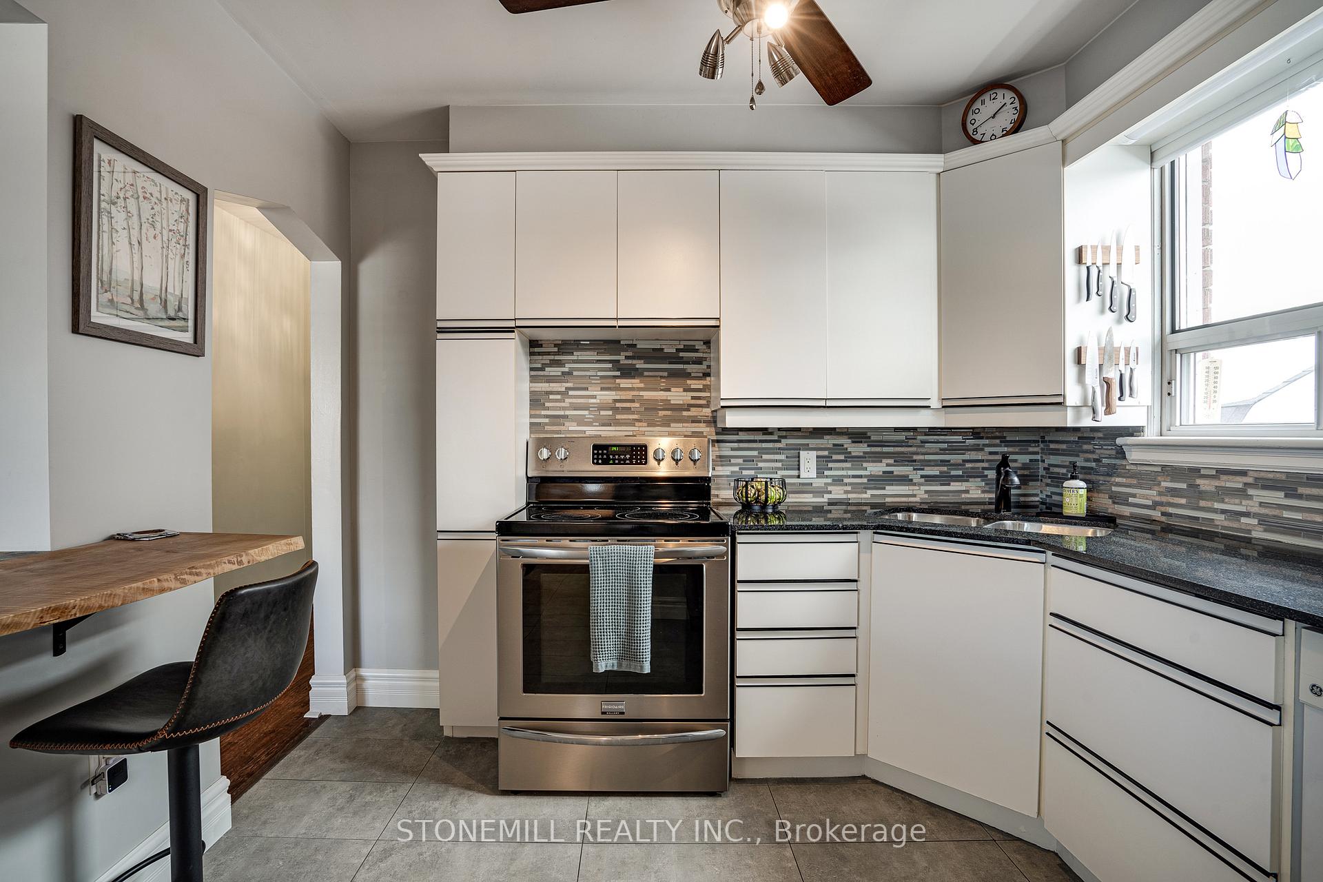 Photo 11 of 103 Adair Avenue S, Hamilton, Glenview — HOMEH
