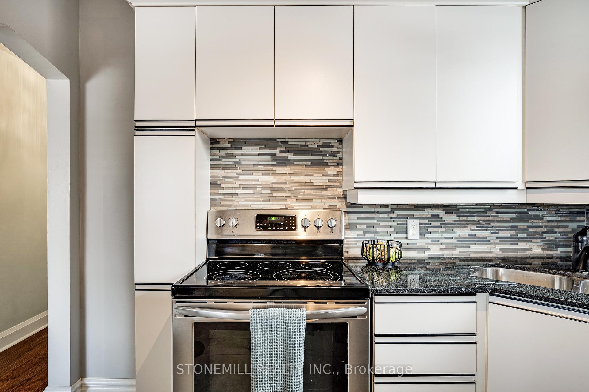Photo 16 of 103 Adair Avenue S, Hamilton, Glenview — HOMEH