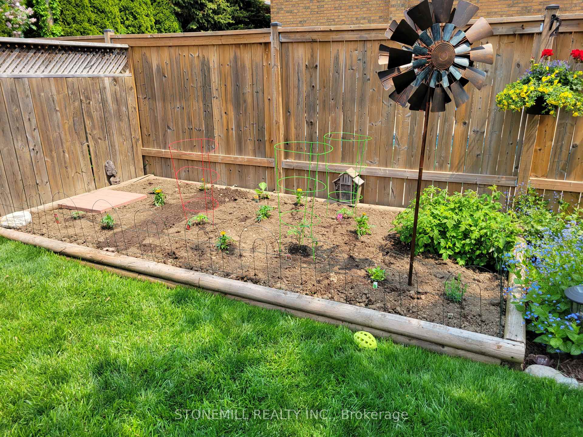 Photo 37 of 103 Adair Avenue S, Hamilton, Glenview — HOMEH