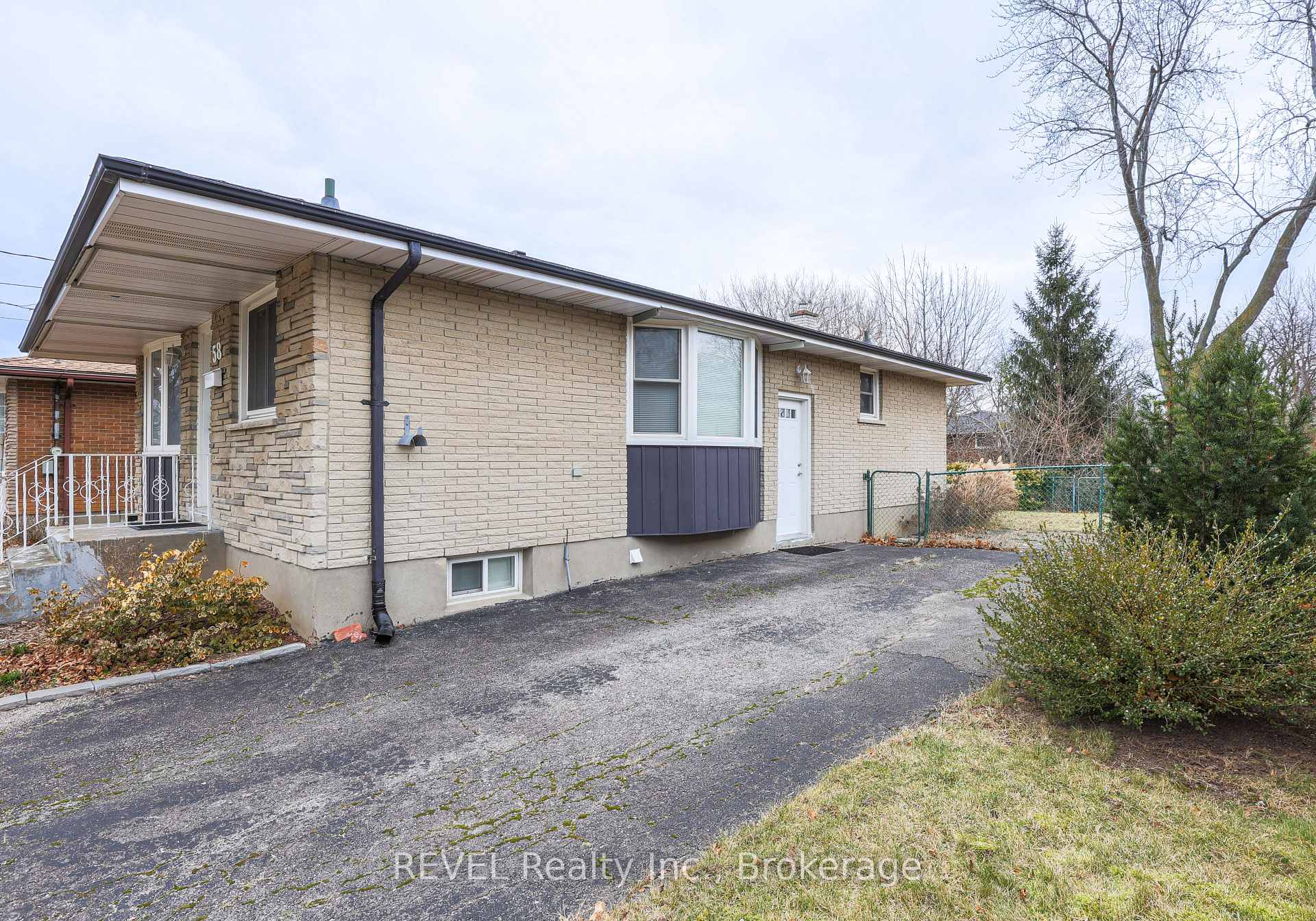 Photo 4 of 58 Highcourt Crescent, St. Catharines, Vine/Linwell — HOMEH